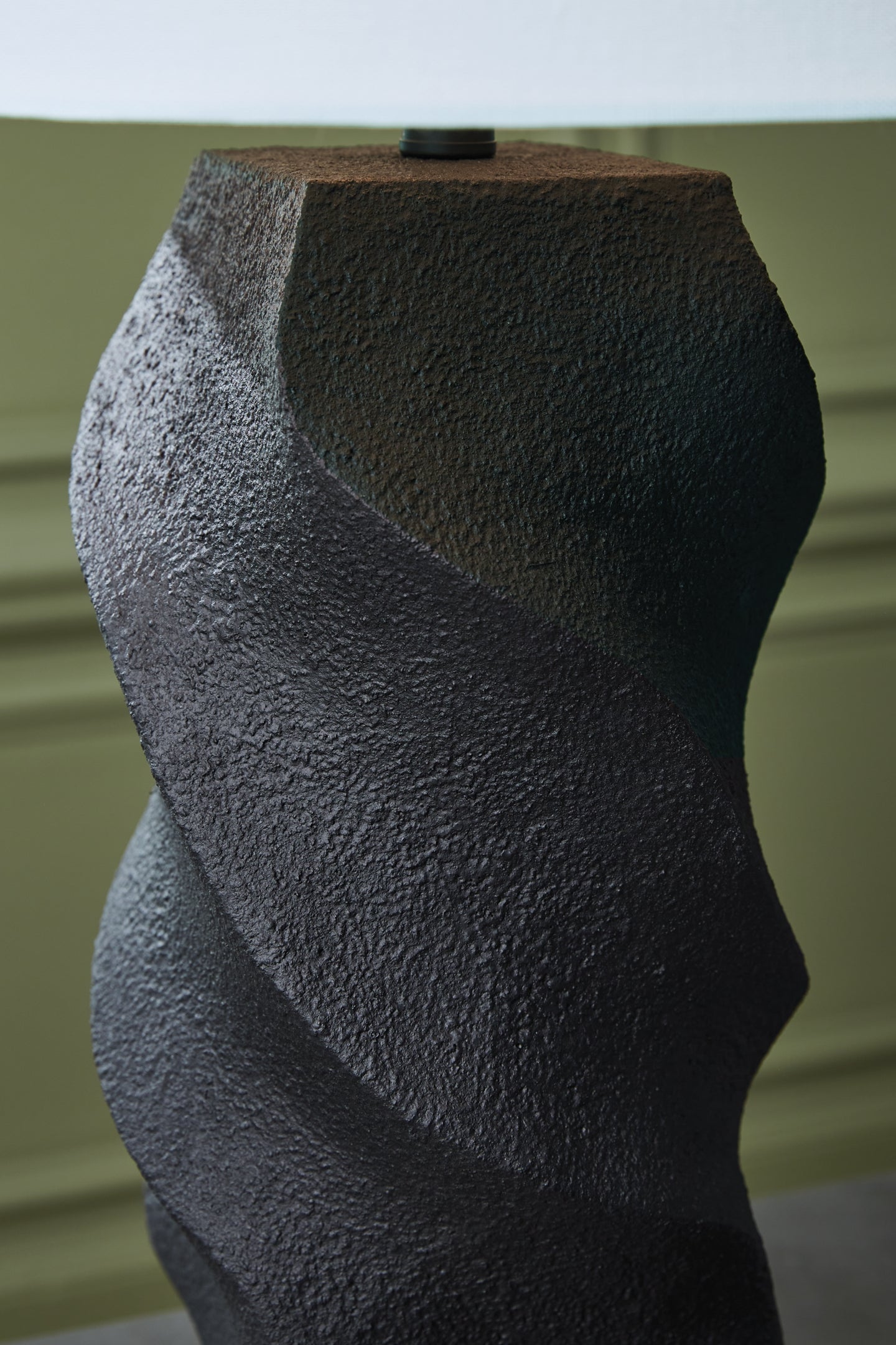 Amillion Poly Table Lamp (1/CN) Signature Design by Ashley®