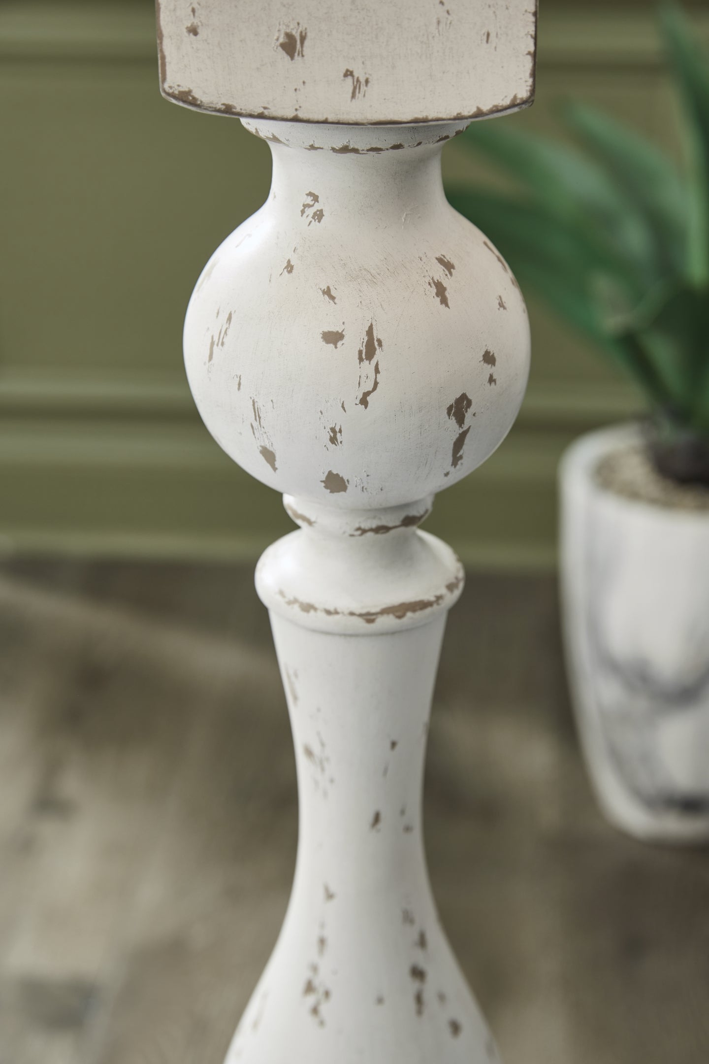Madsbrook Poly Floor Lamp (1/CN) Signature Design by Ashley®