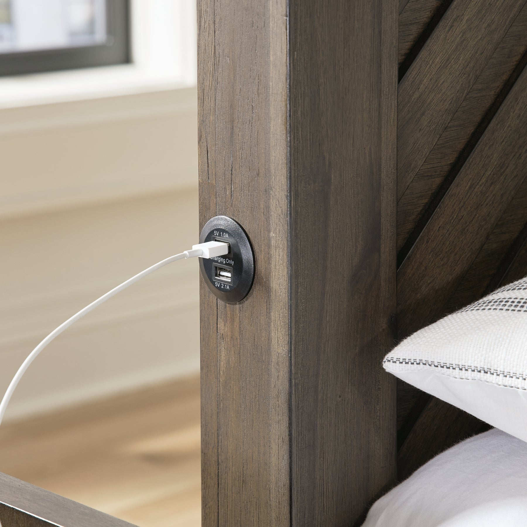 Arkenton  Panel Bed Ashley®