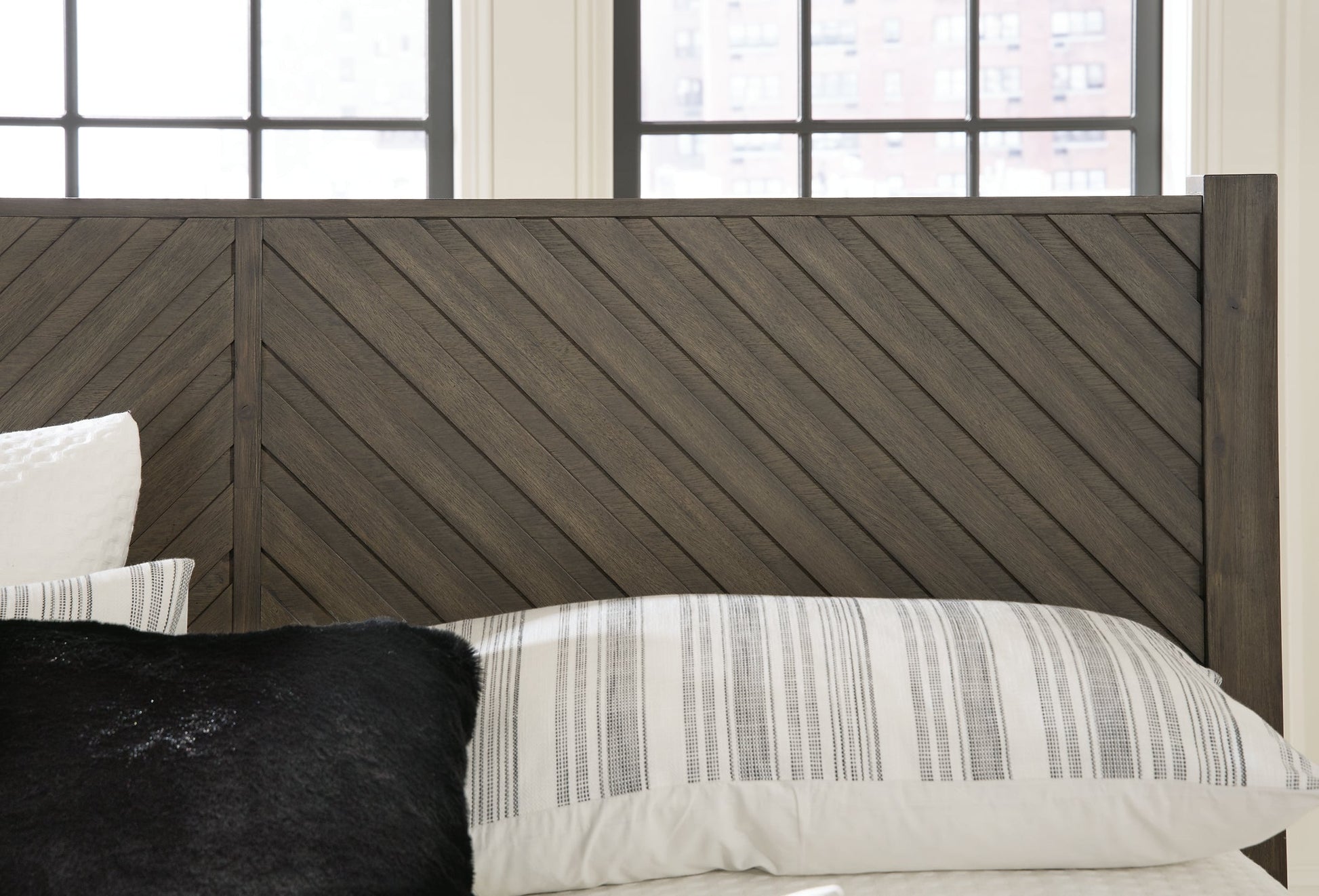 Arkenton  Panel Bed Ashley®