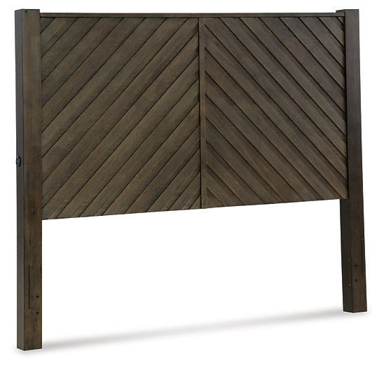 Arkenton Queen Panel Bed with Mirrored Dresser and 2 Nightstands Ashley®