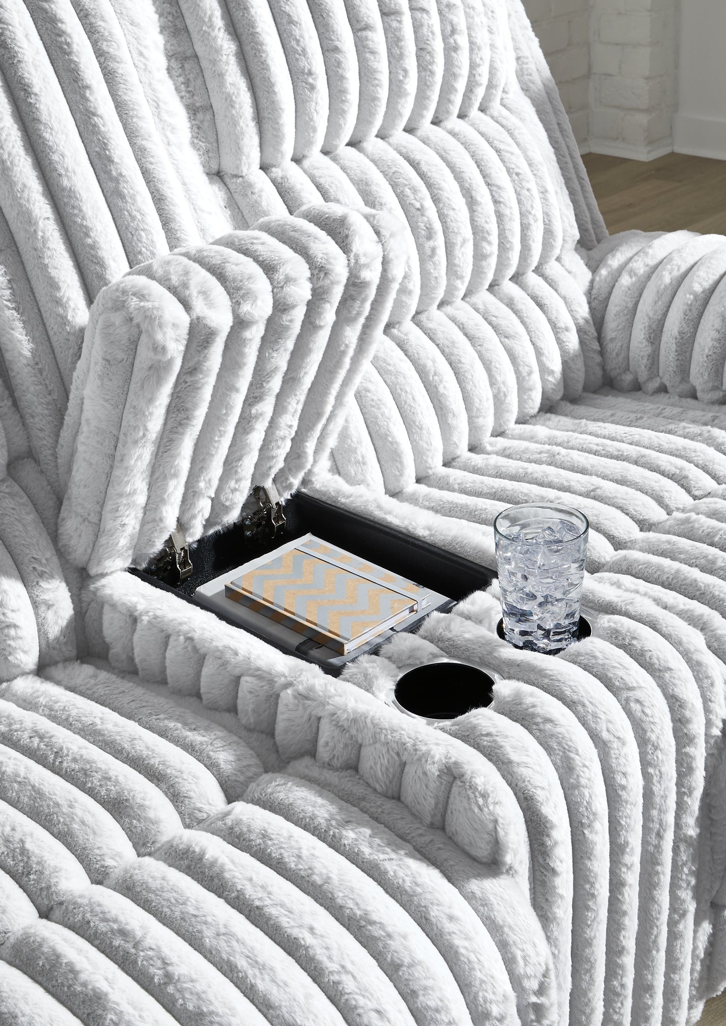 Rhines Falls DBL REC PWR Loveseat w/Console Signature Design by Ashley®