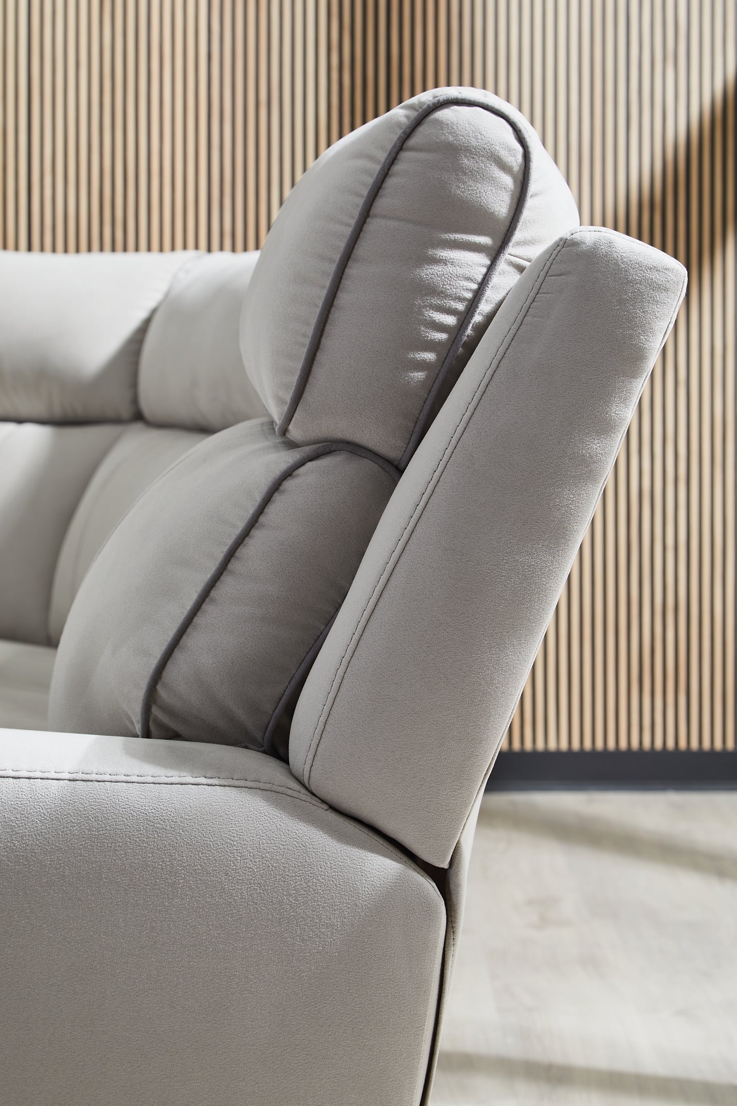 Social Pointe 6-Piece Reclining Sectional with Storage Console Signature Design by Ashley®