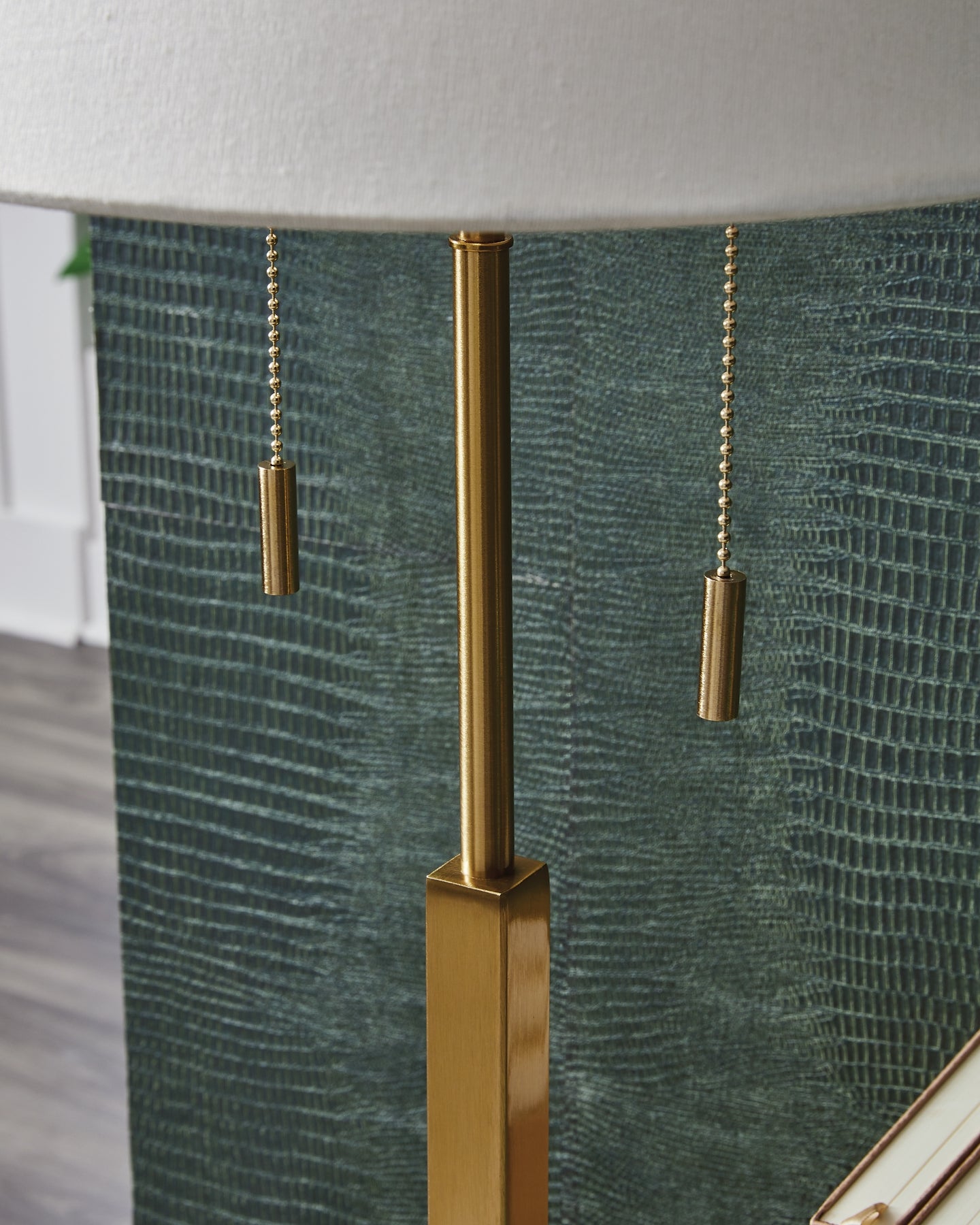 Haigwood Metal Table Lamp (1/CN) Signature Design by Ashley®