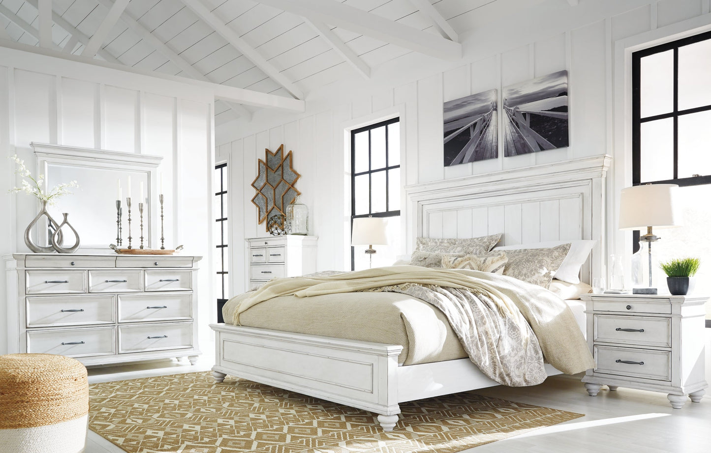Kanwyn King Panel Bed with Mirrored Dresser Benchcraft®
