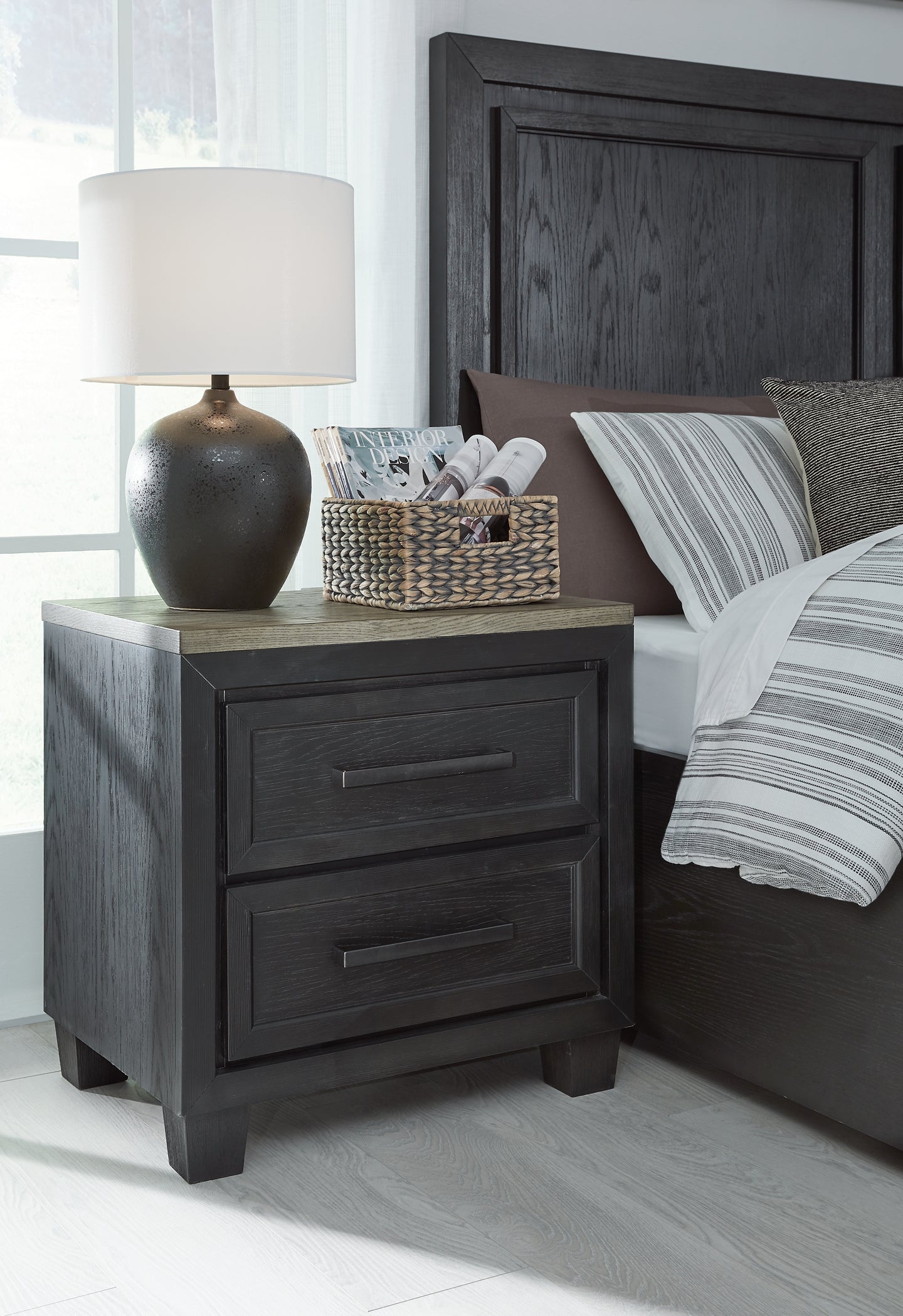 Foyland King Panel Storage Bed with Mirrored Dresser, Chest and Nightstand Signature Design by Ashley®
