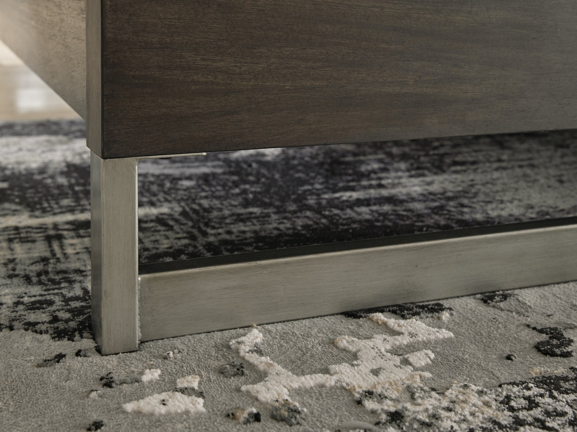 Arkenton King Panel Bed with Mirrored Dresser, Chest and Nightstand Ashley®