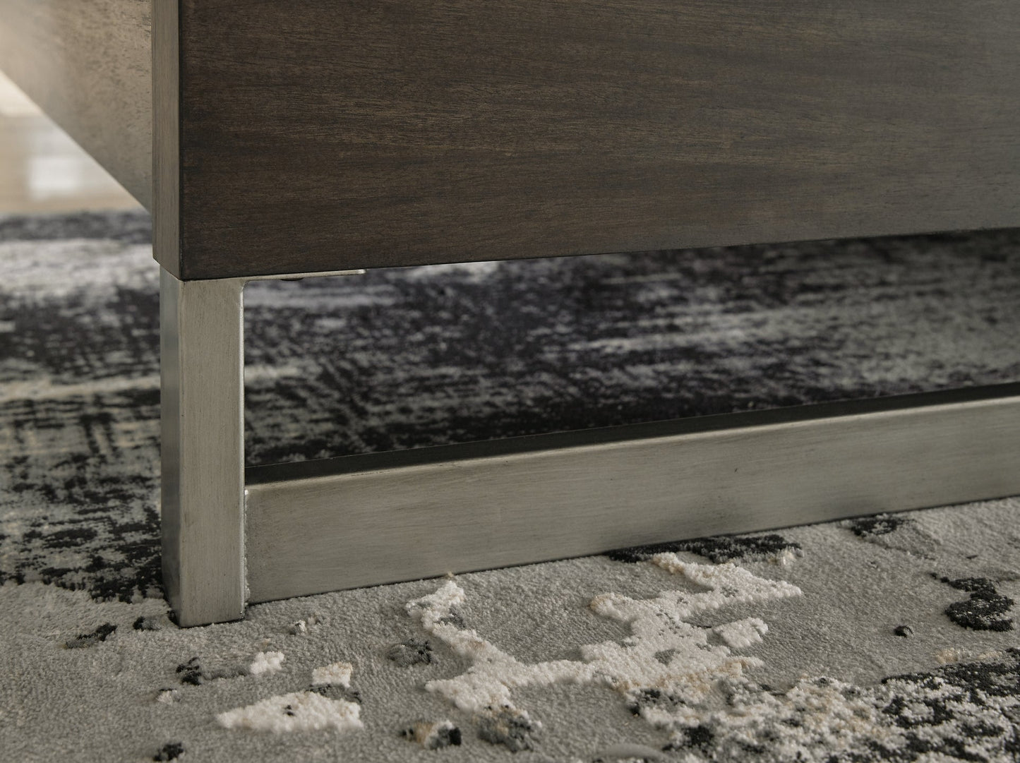 Arkenton California King Panel Bed with Mirrored Dresser Ashley®