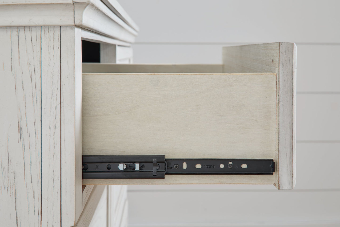 Robbinsdale Queen Panel Bed with Mirrored Dresser Signature Design by Ashley®