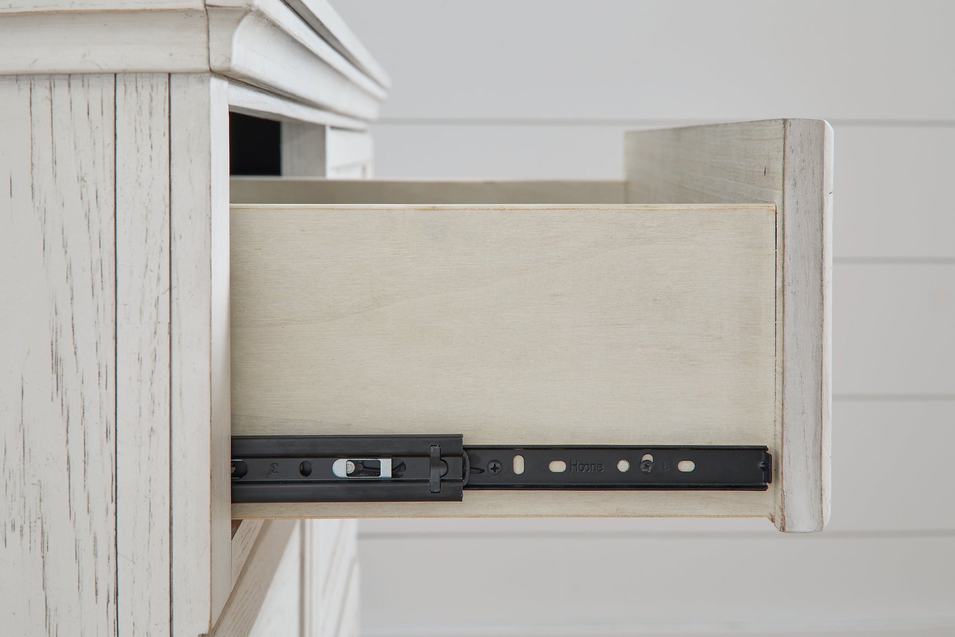 Robbinsdale Queen Panel Bed with Mirrored Dresser Signature Design by Ashley®