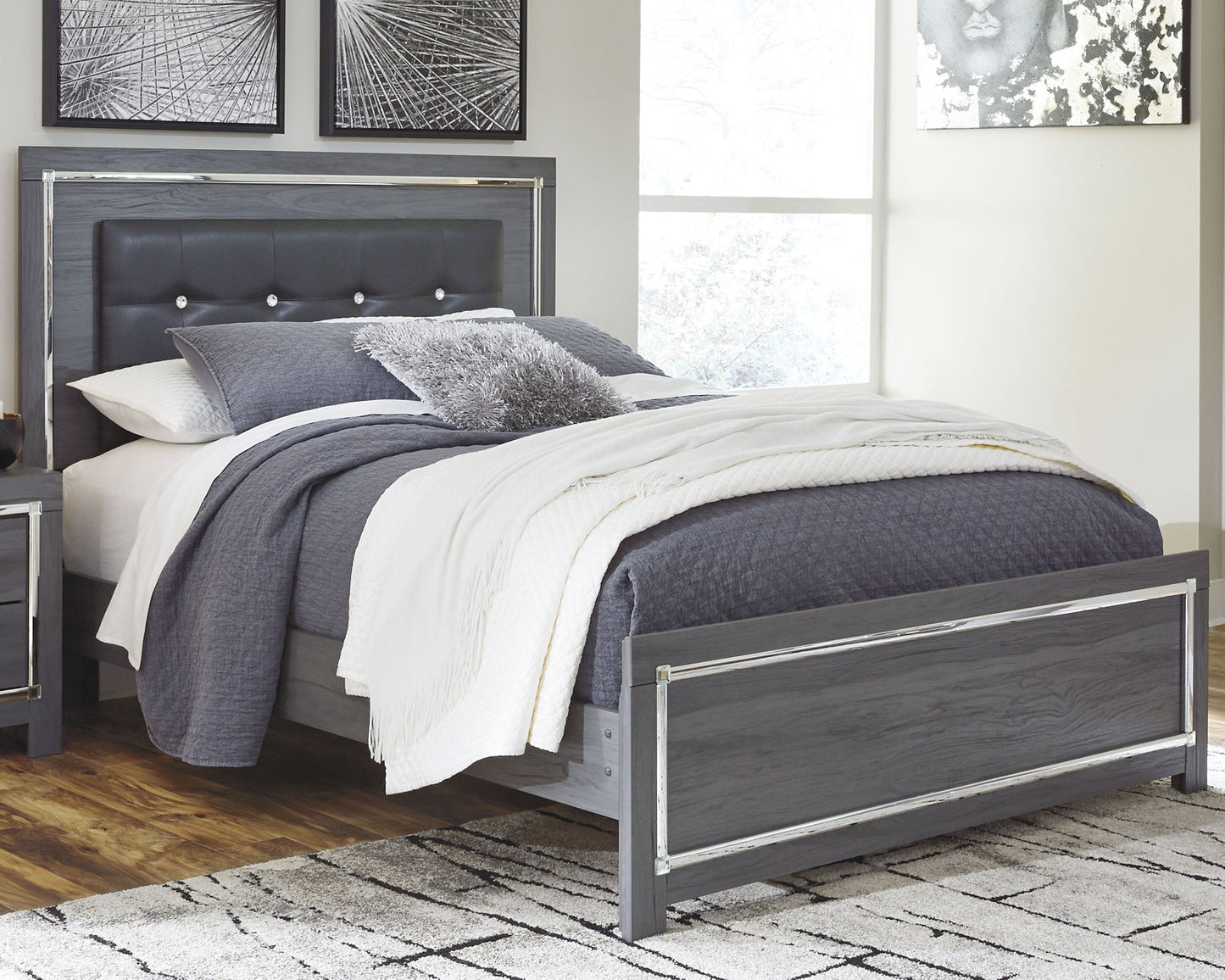 Lodanna Queen Panel Bed with Mirrored Dresser and Nightstand Signature Design by Ashley®