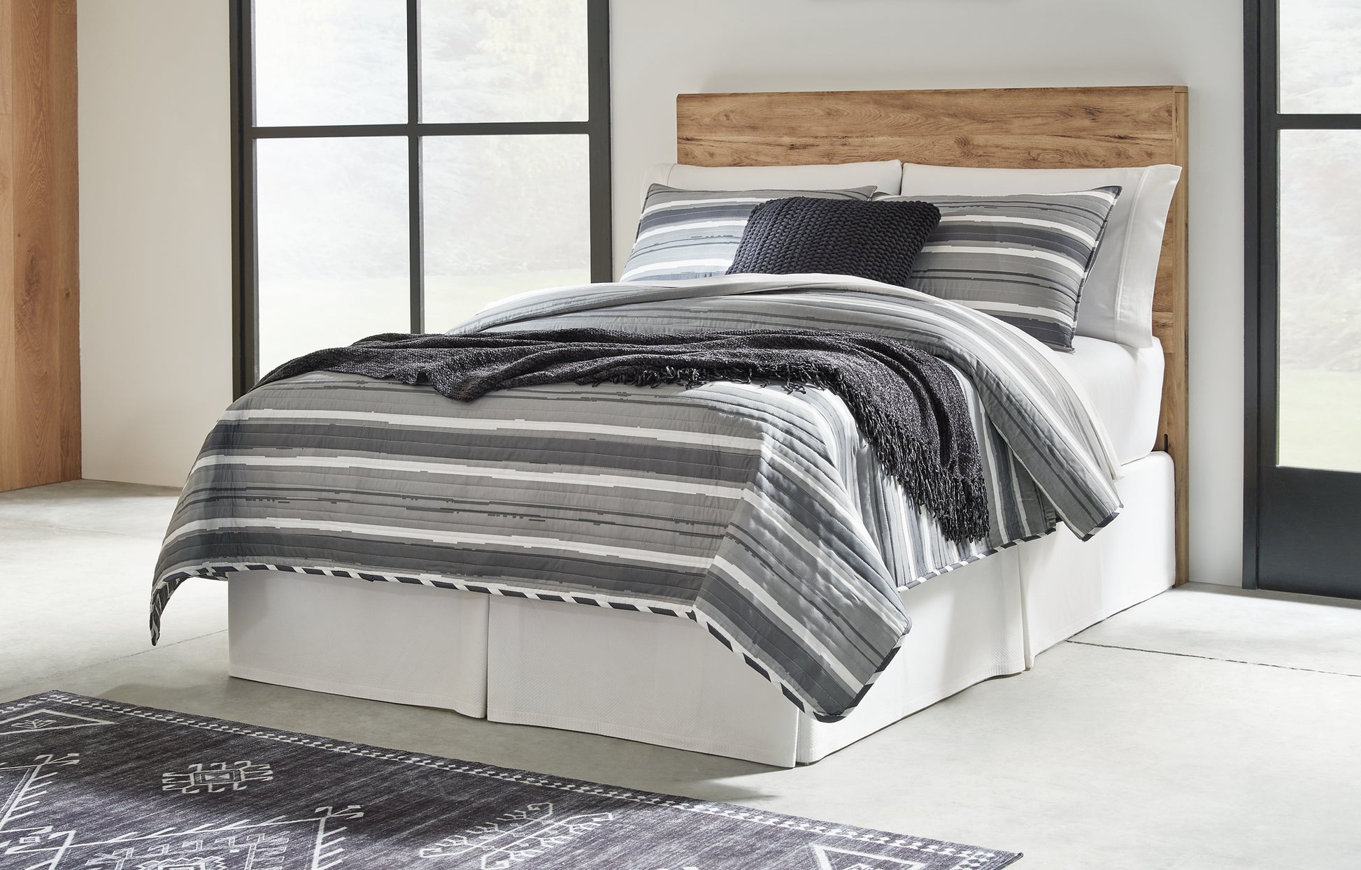 Hyanna Full Panel Headboard with Mirrored Dresser Signature Design by Ashley®