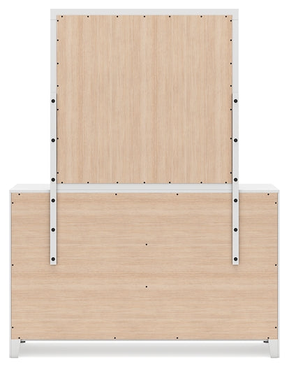 Binterglen Queen Panel Bed with Mirrored Dresser, Chest and Nightstand Signature Design by Ashley®