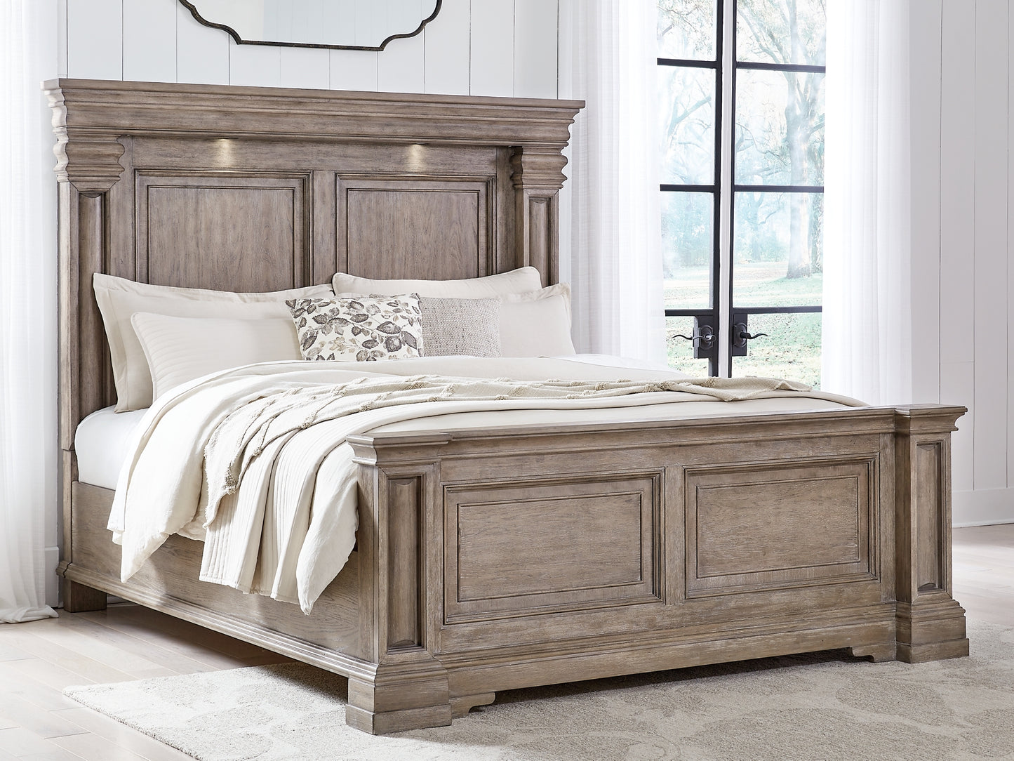 Blairhurst King Panel Bed with Mirrored Dresser Signature Design by Ashley®