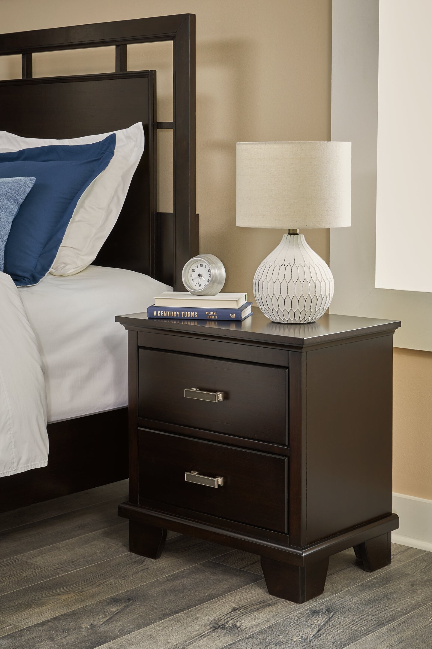 Covetown California King Panel Bed with Mirrored Dresser, Chest and Nightstand Signature Design by Ashley®