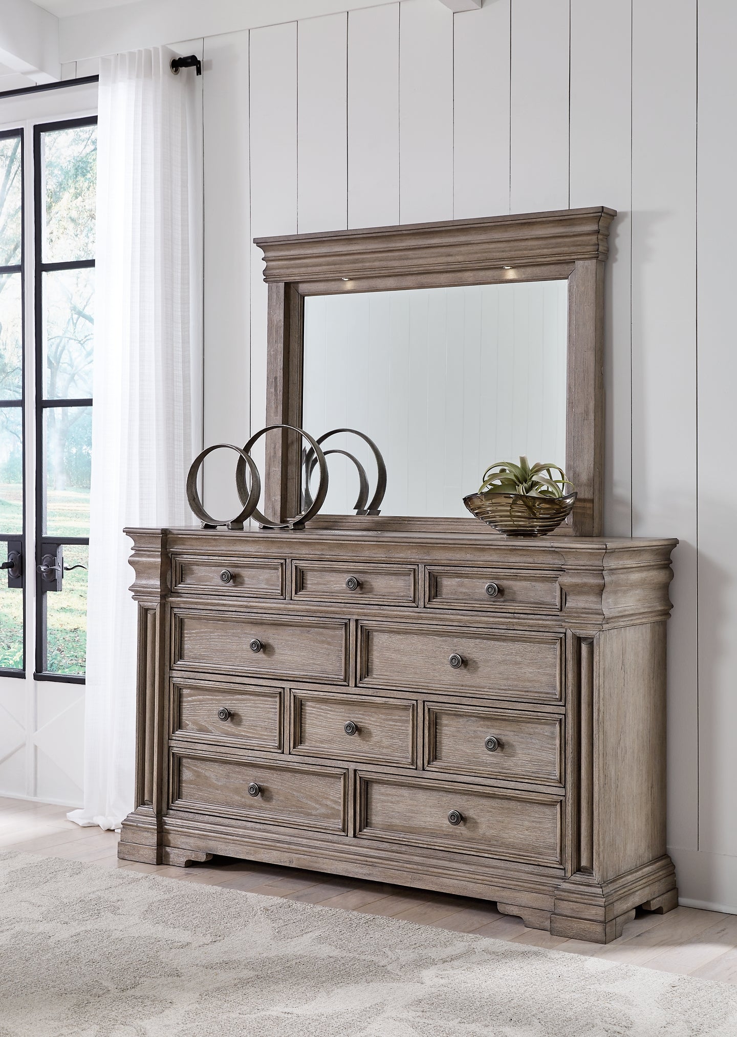 Blairhurst King Panel Bed with Mirrored Dresser, Chest and Nightstand Signature Design by Ashley®
