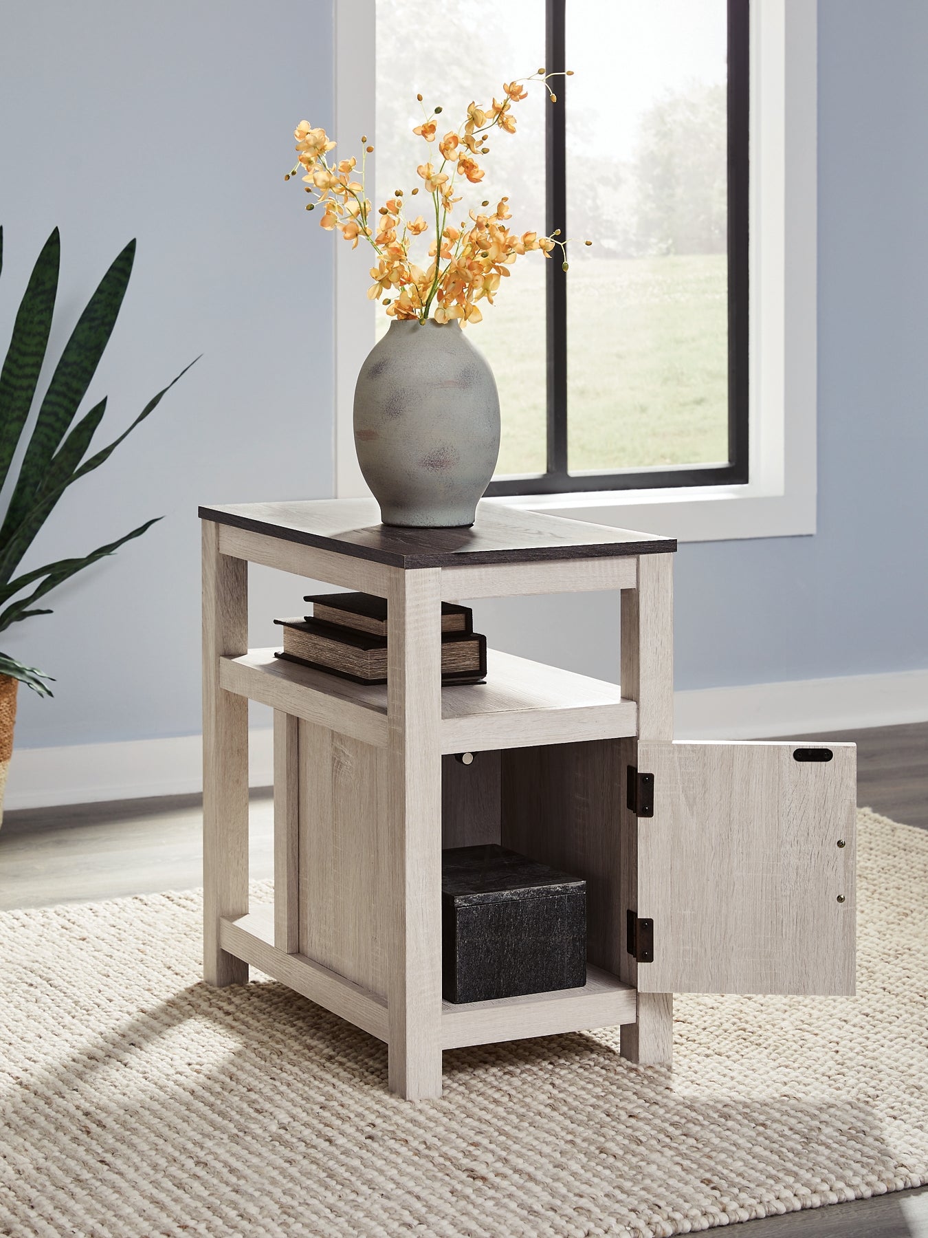 Fendenmore Chair Side End Table Signature Design by Ashley®