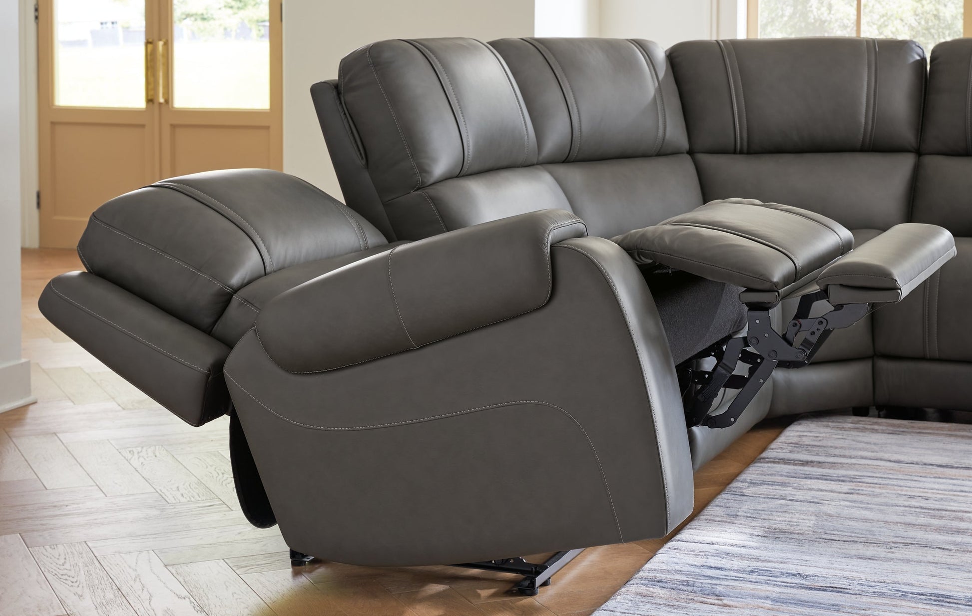 5Z - Pittson 5-Piece Power Reclining Sectional Signature Design by Ashley®