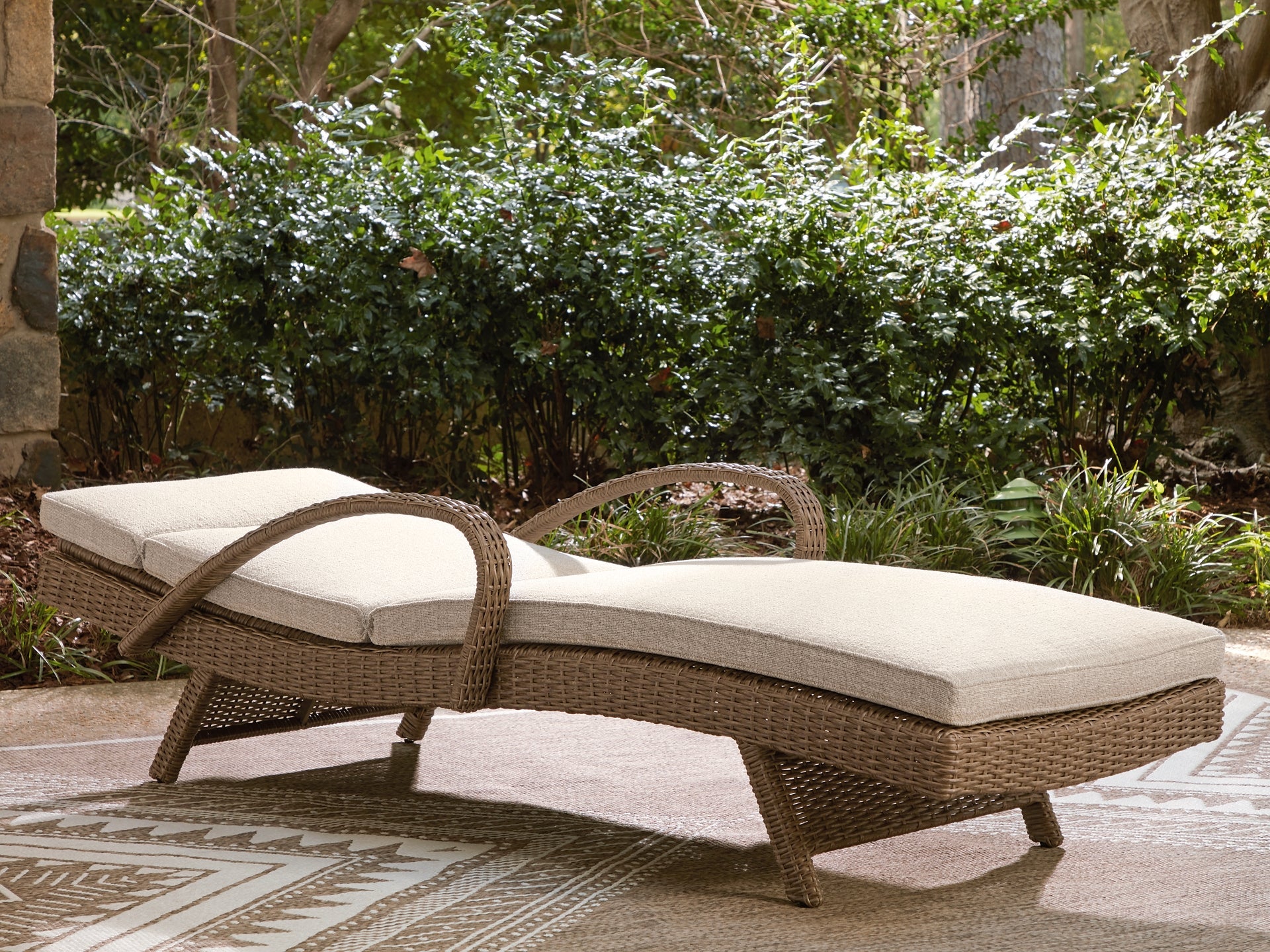 Laguna Heights Chaise Lounge with Cushion Signature Design by Ashley®