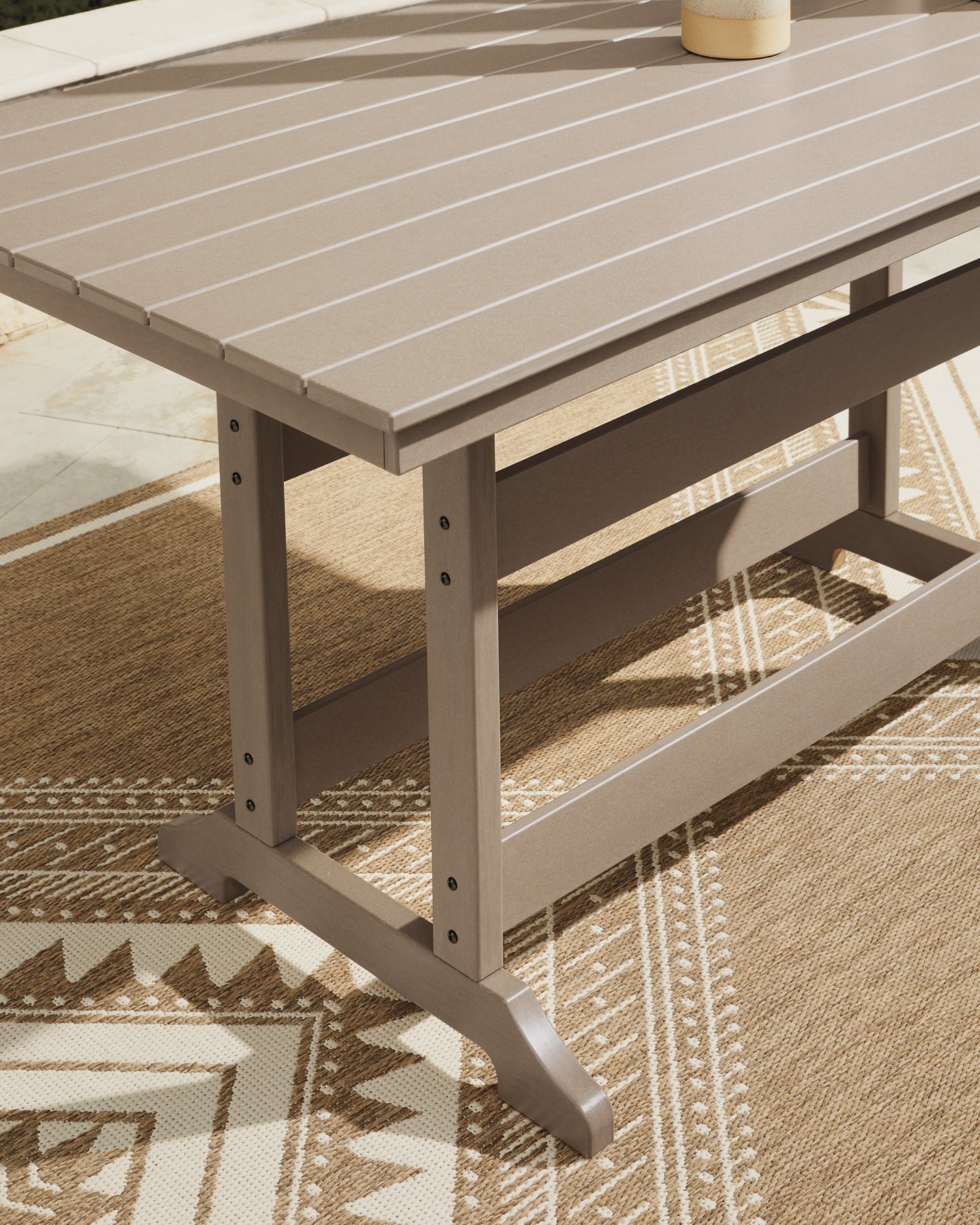 Seacliff Beach RECT COUNTER TABLE W/UMB OPT Signature Design by Ashley®