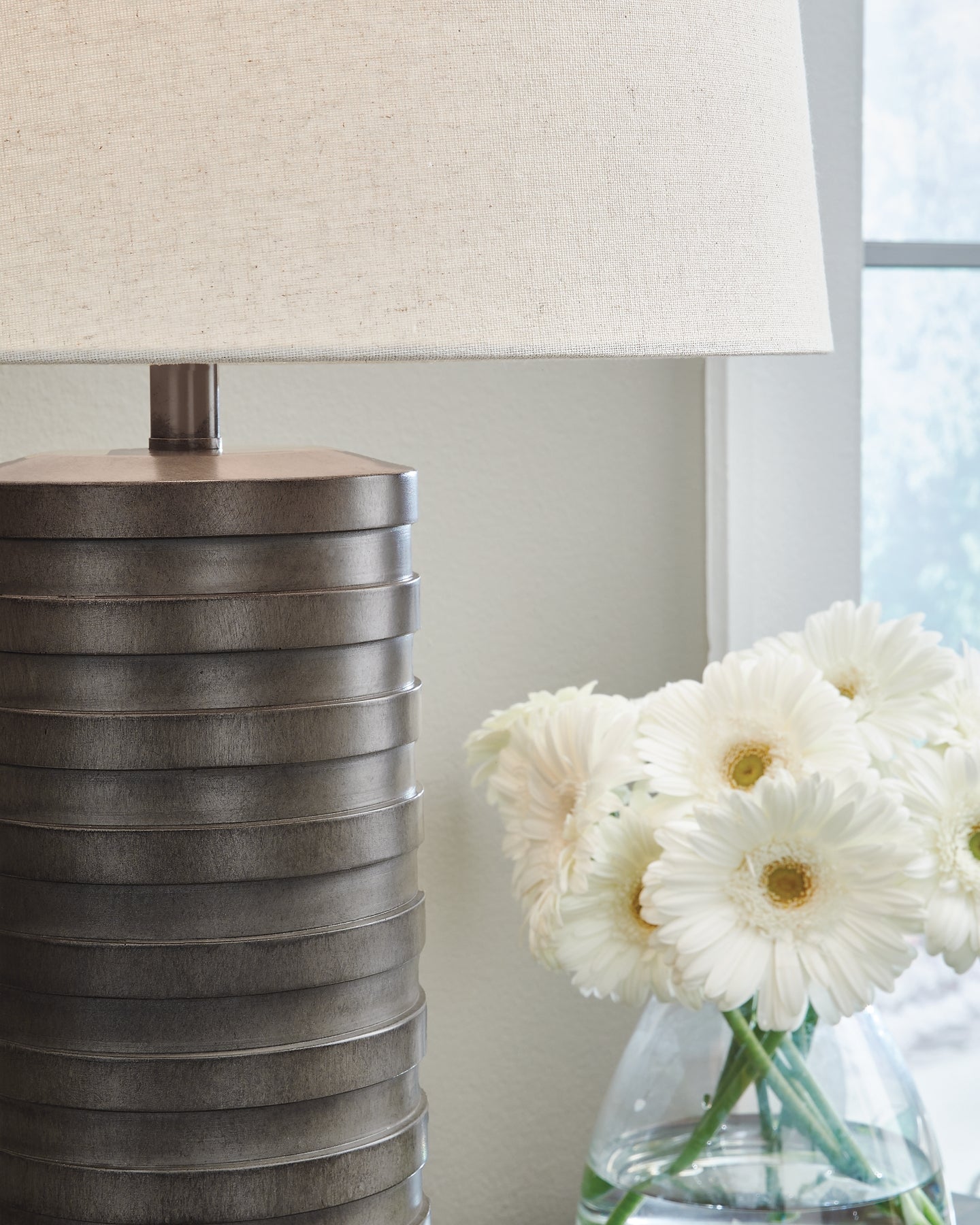 Neilett Poly Table Lamp (2/CN) Signature Design by Ashley®
