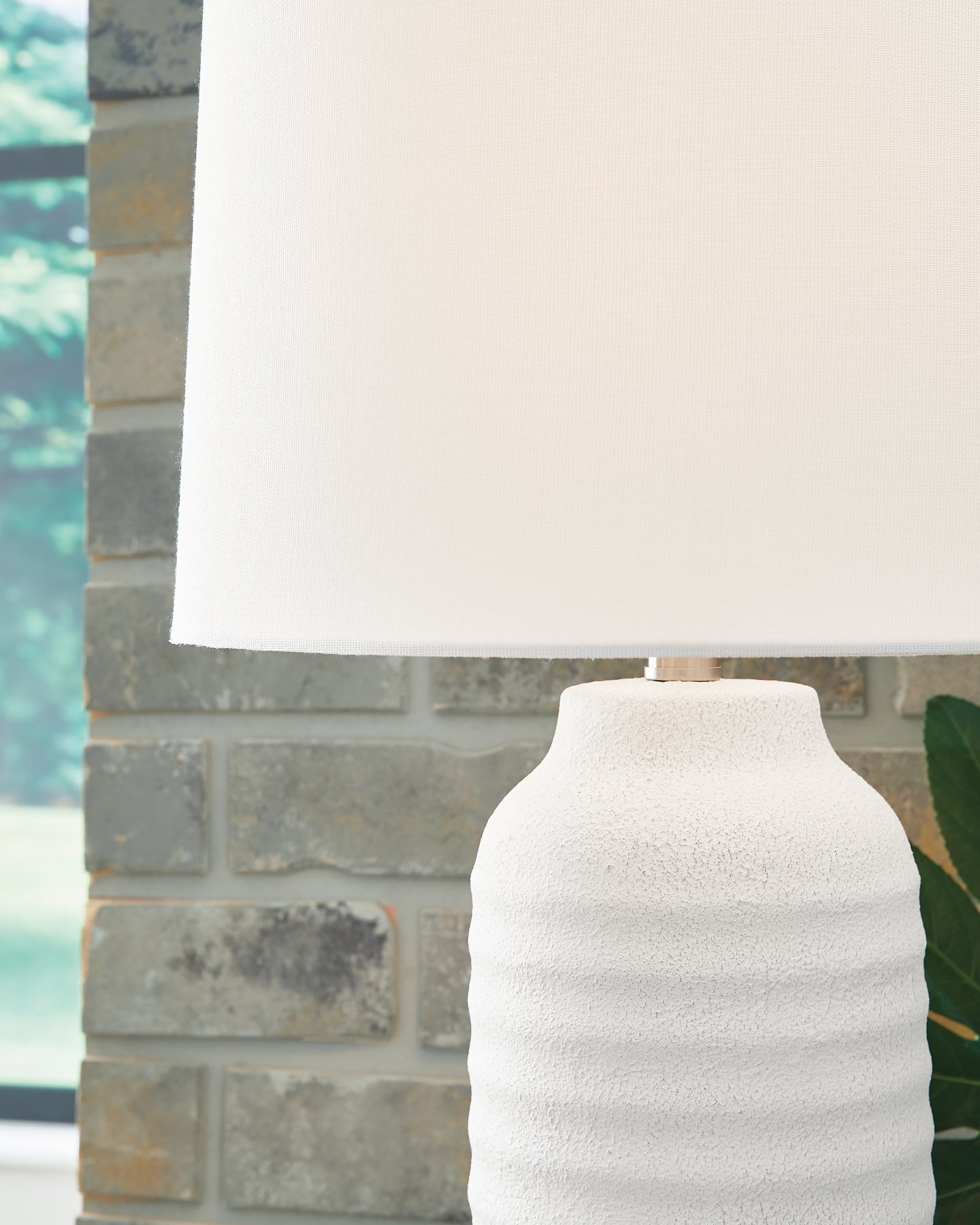 Vauville Poly Table Lamp (2/CN) Signature Design by Ashley®