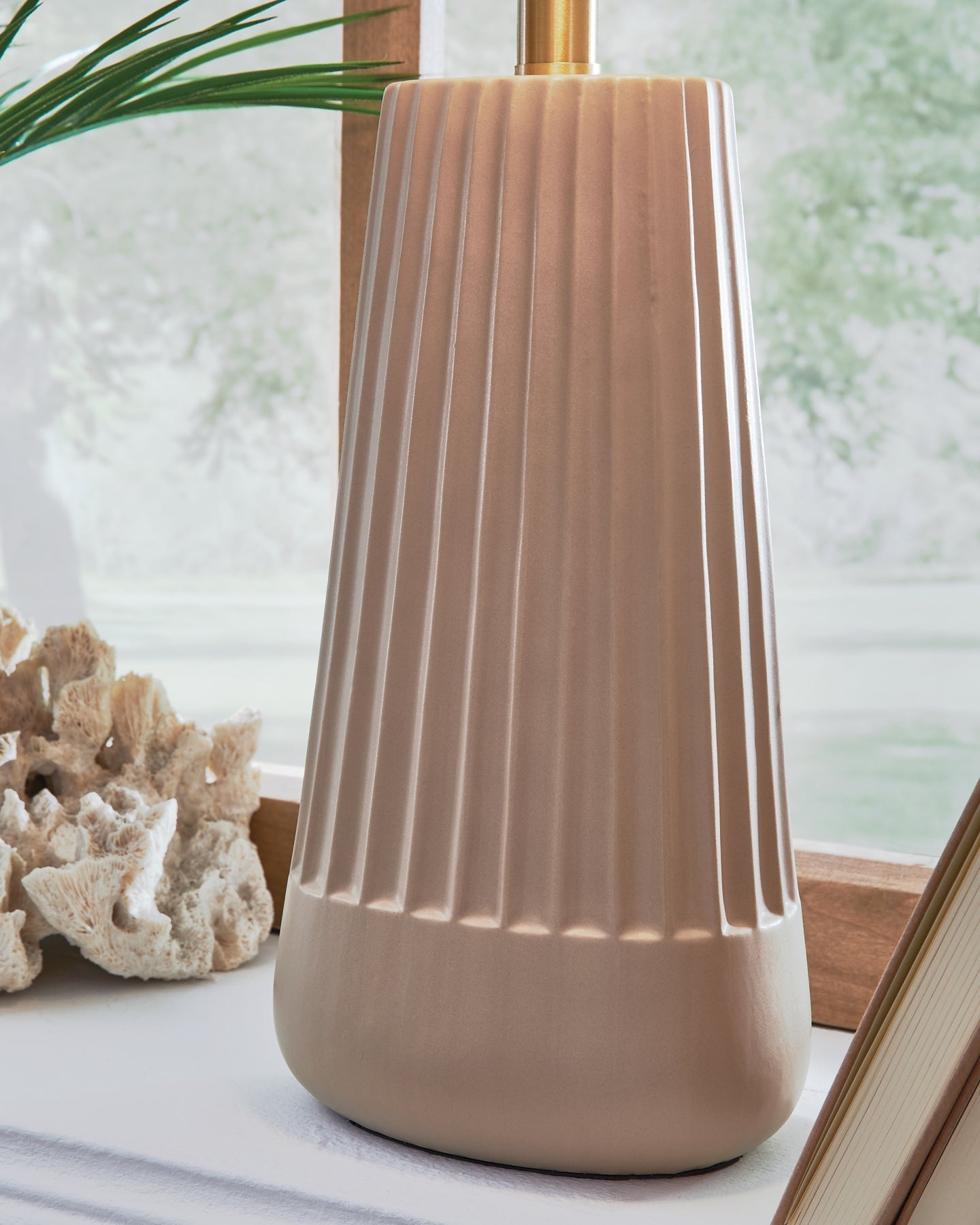 Dellner Ceramic Table Lamp (1/CN) Signature Design by Ashley®