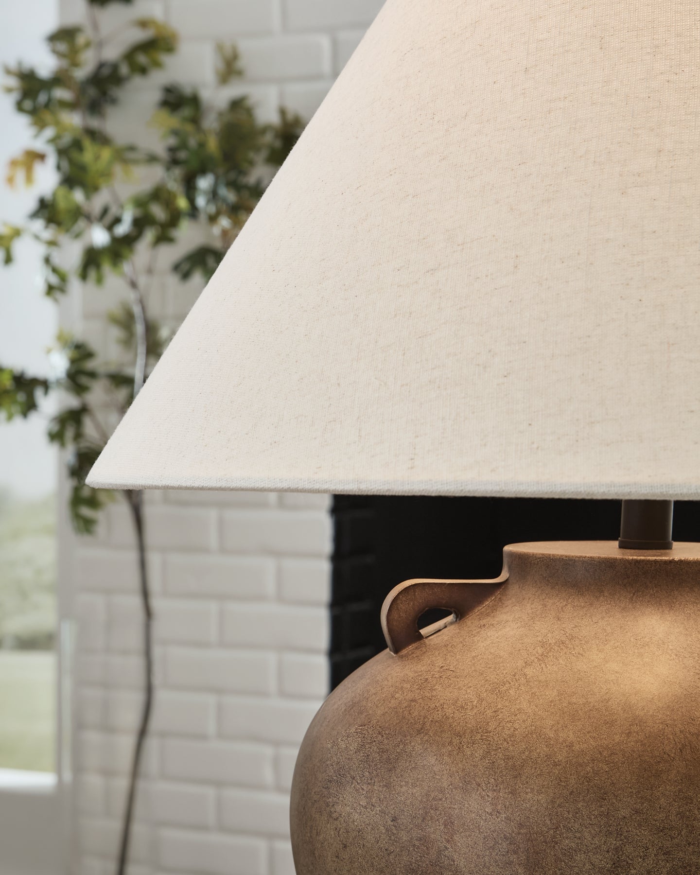 Ferrilby Poly Table Lamp (1/CN) Signature Design by Ashley®