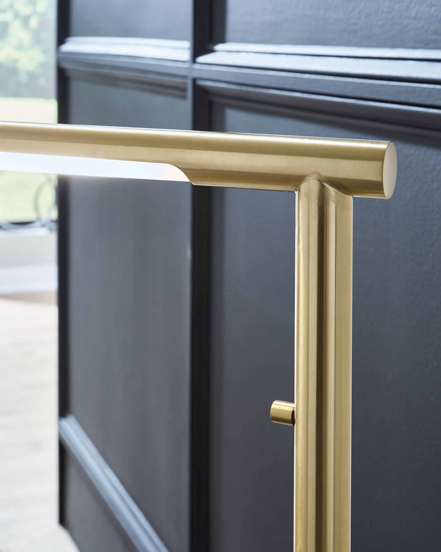 Santiford Metal Floor Lamp (1/CN) Signature Design by Ashley®