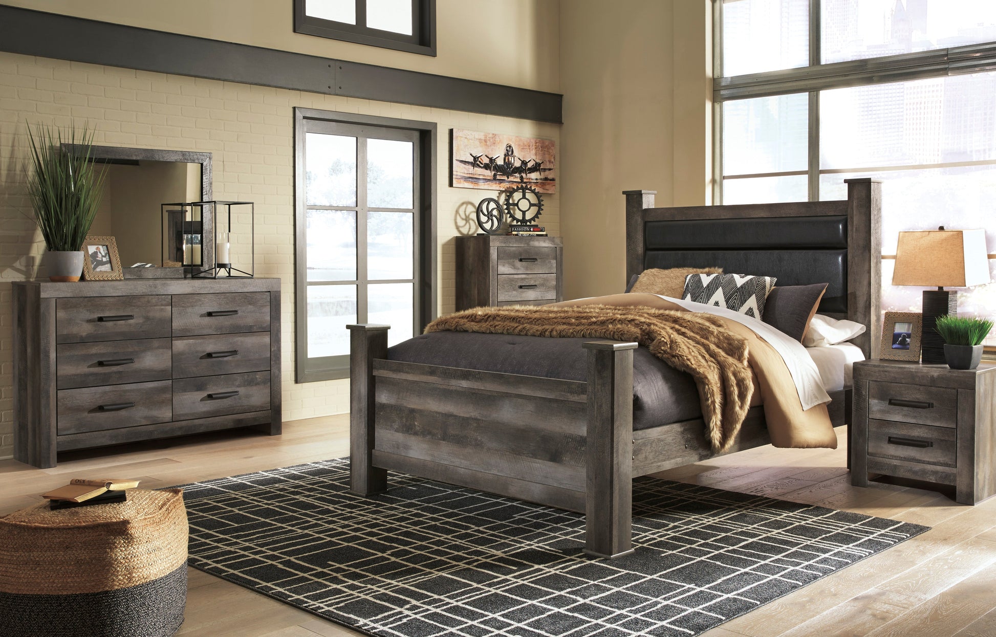 Wynnlow  Upholstered Poster Bed, Dresser And Mirror Signature Design by Ashley®