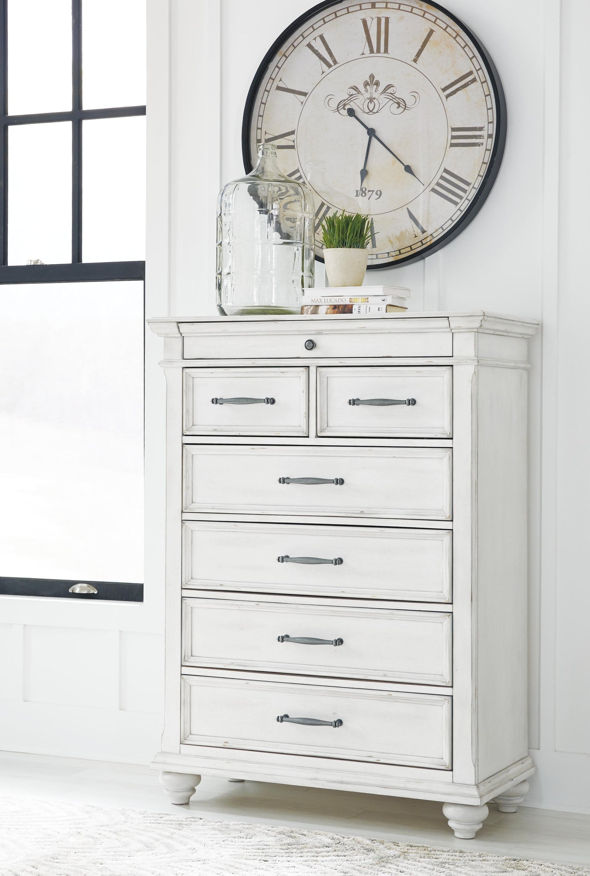 Kanwyn Chest Benchcraft®