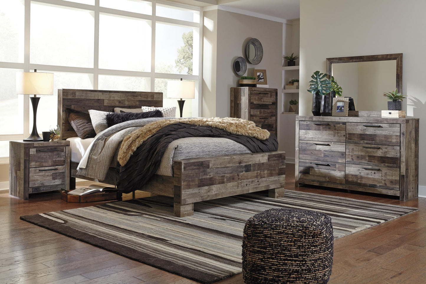 Derekson Dresser and Mirror Benchcraft®