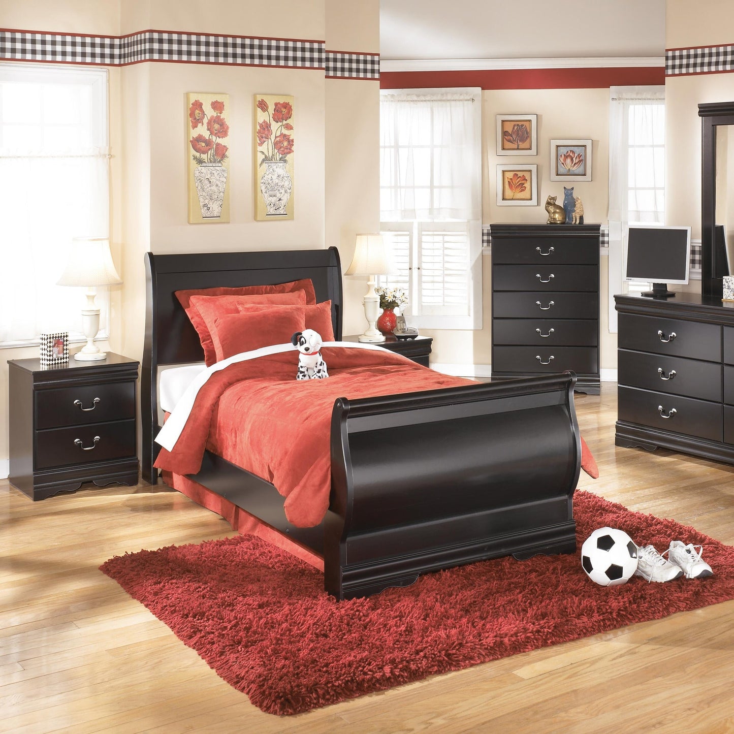 Huey Vineyard Five Drawer Chest Signature Design by Ashley®