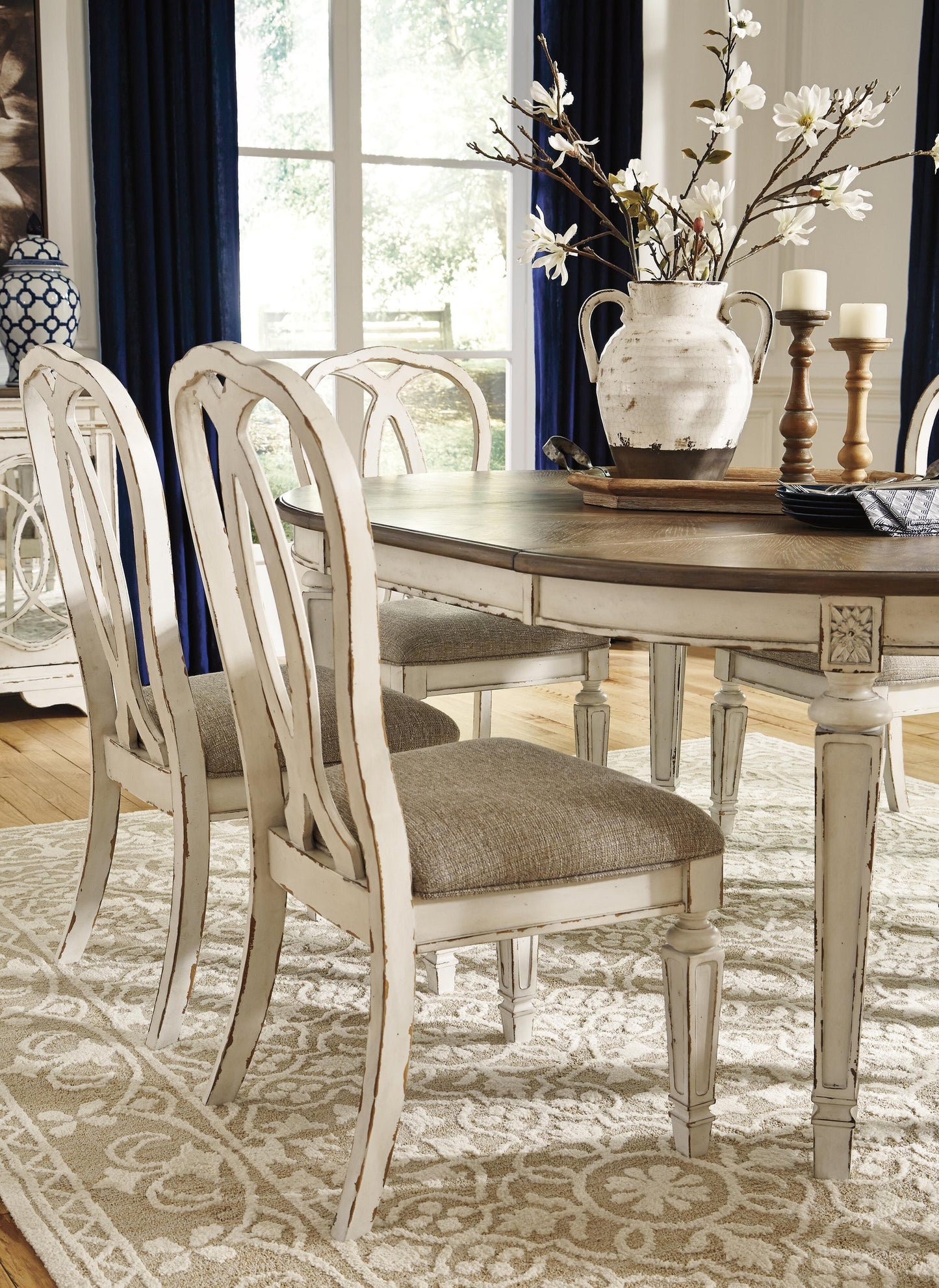 Realyn Dining UPH Side Chair (2/CN) Signature Design by Ashley®