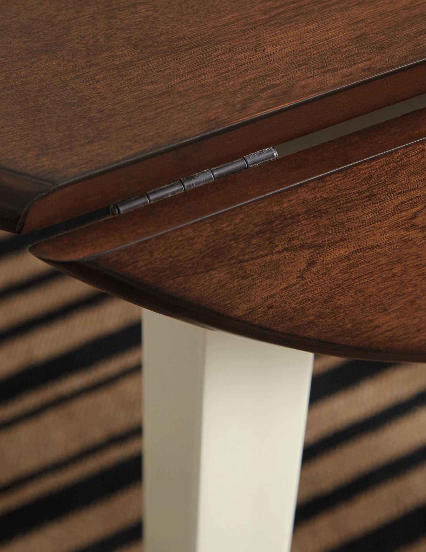 Woodanville Round DRM Drop Leaf Table Signature Design by Ashley®