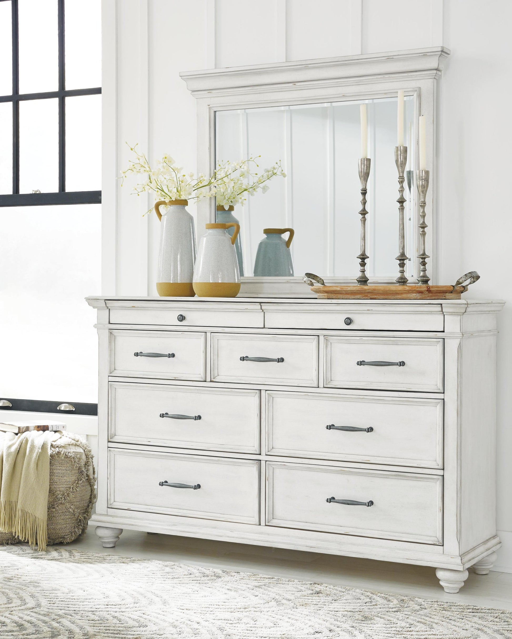 Kanwyn Dresser and Mirror Benchcraft®