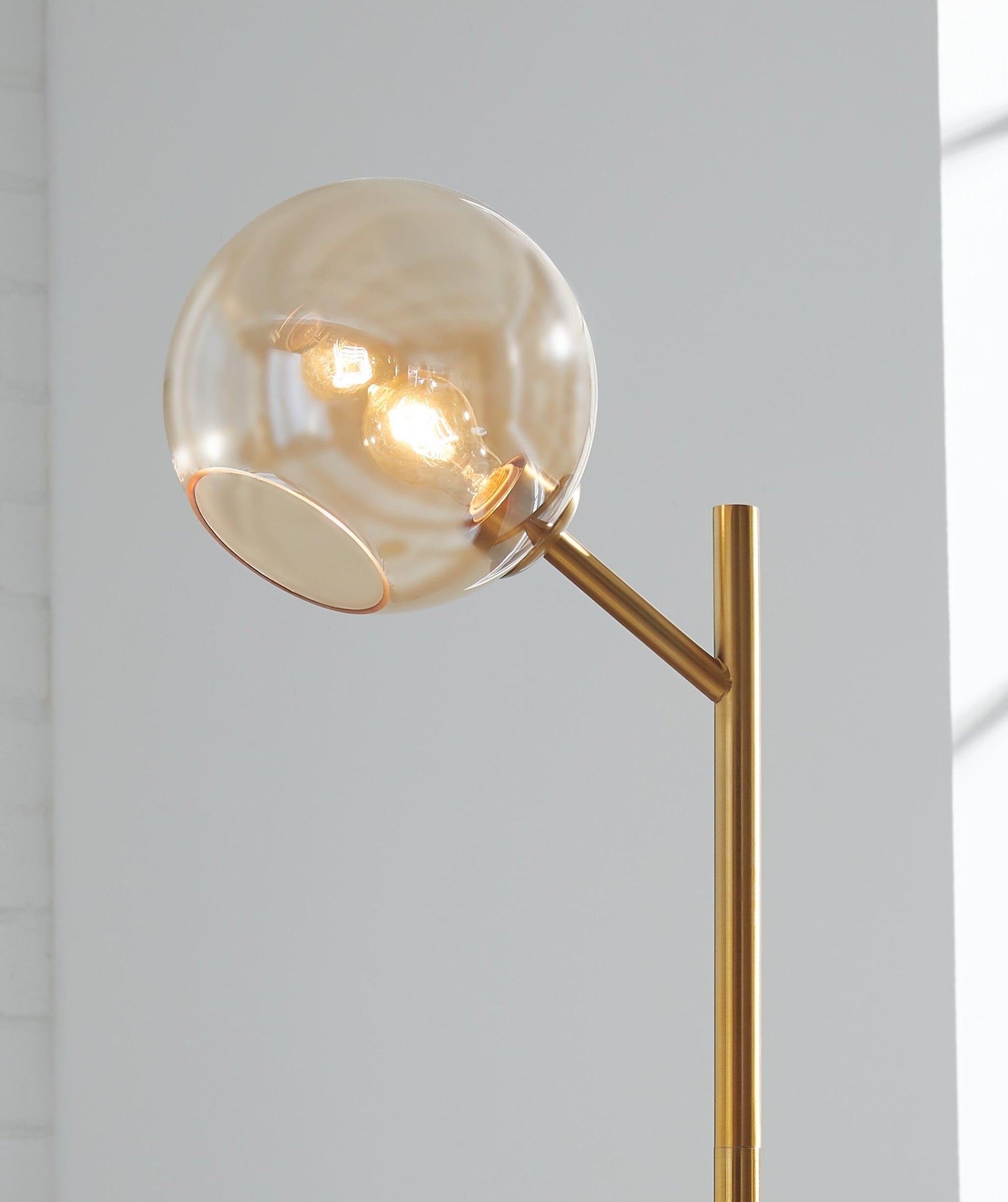 Abanson Metal Floor Lamp (1/CN) Signature Design by Ashley®