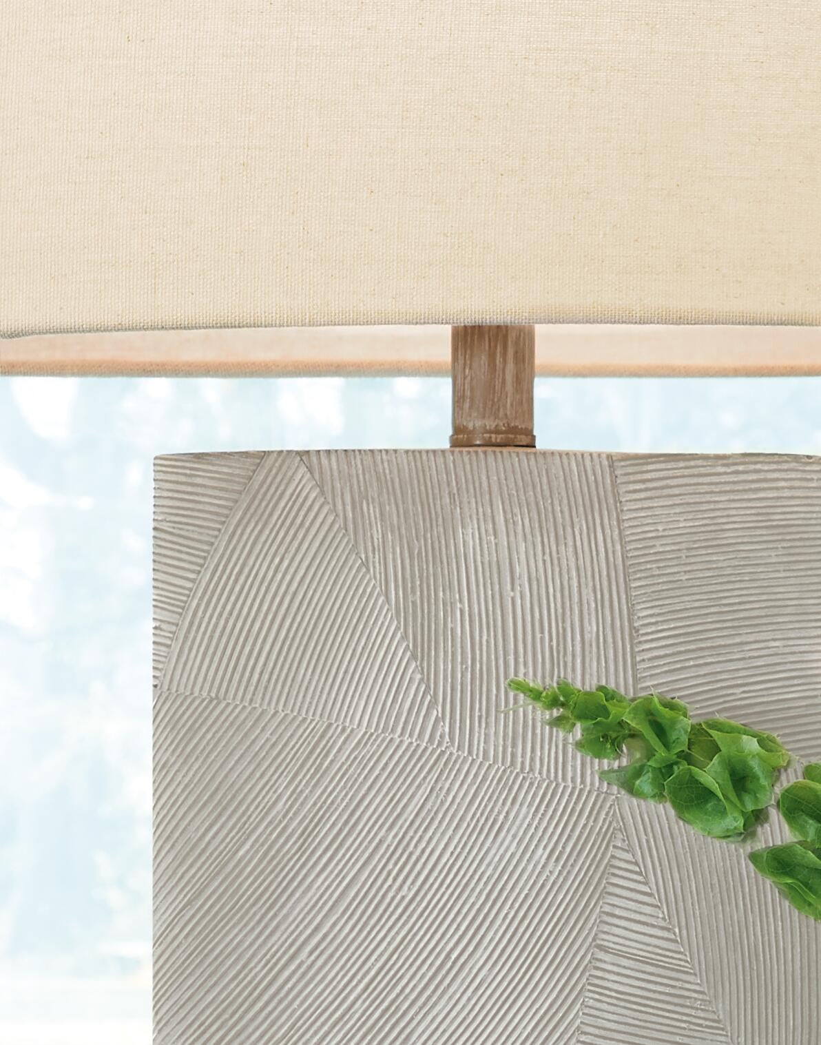 Bradard Poly Table Lamp (1/CN) Signature Design by Ashley®