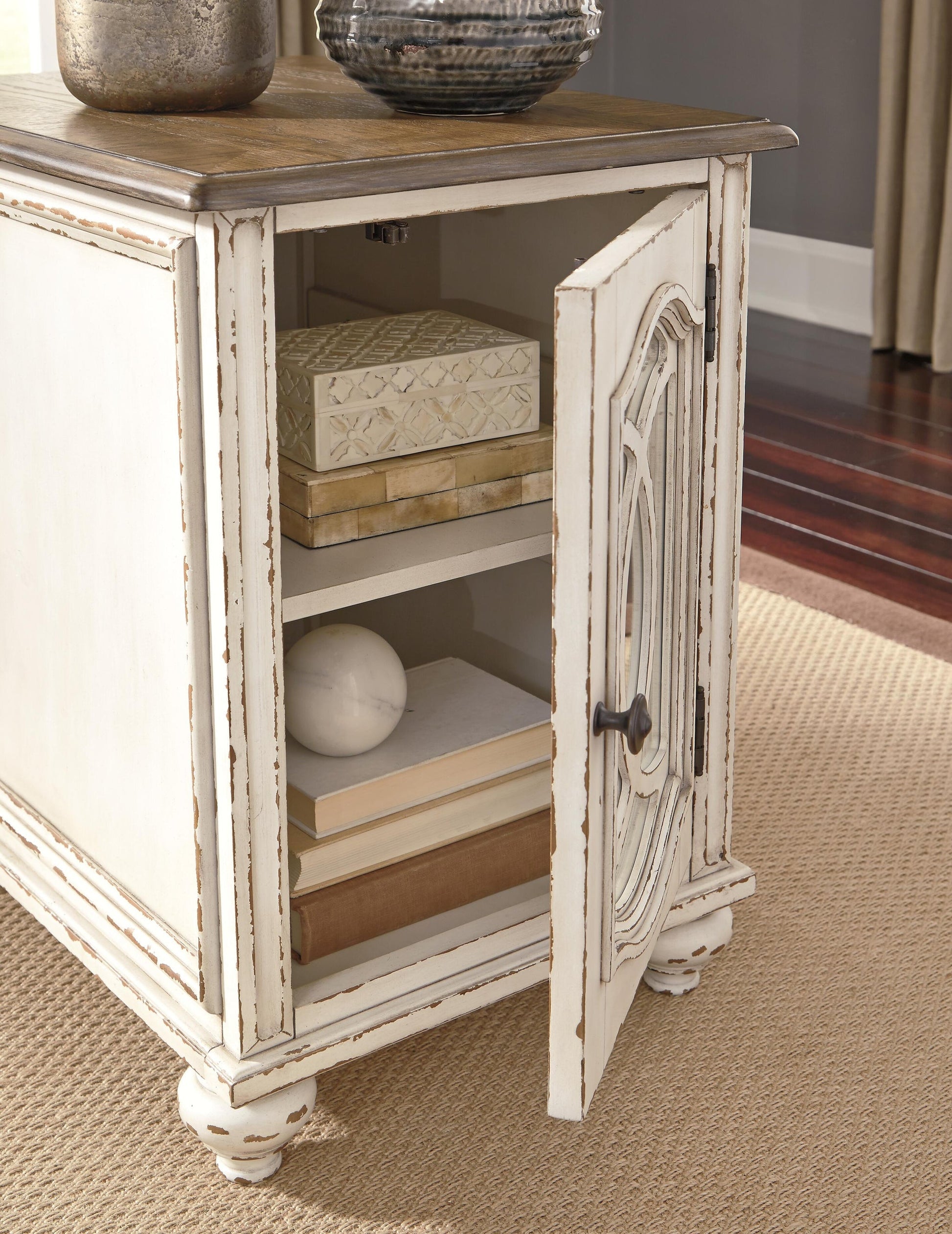 Realyn Chair Side End Table Signature Design by Ashley®