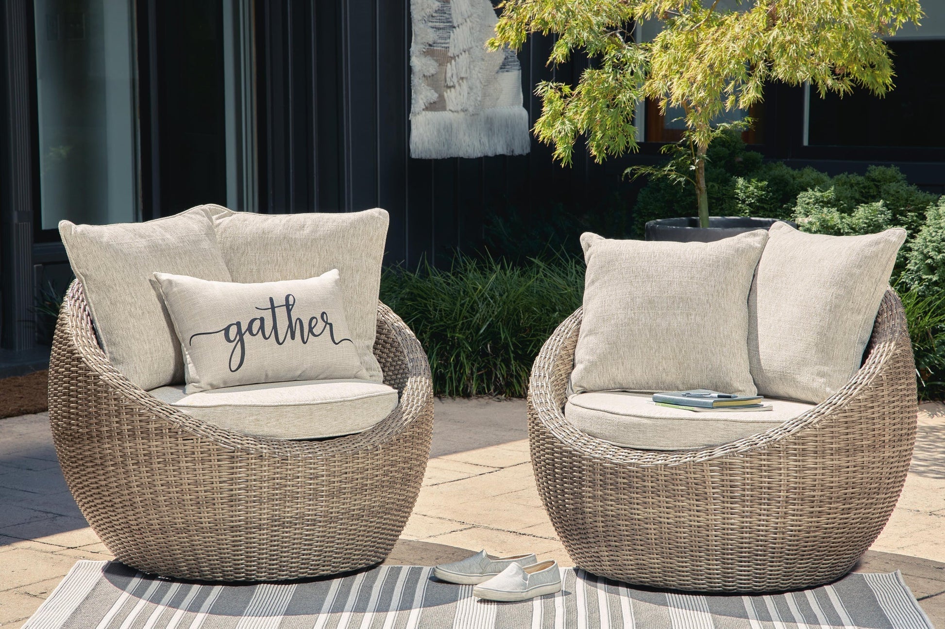 Danson Swivel Lounge w/Cushion (2/CN) Signature Design by Ashley®