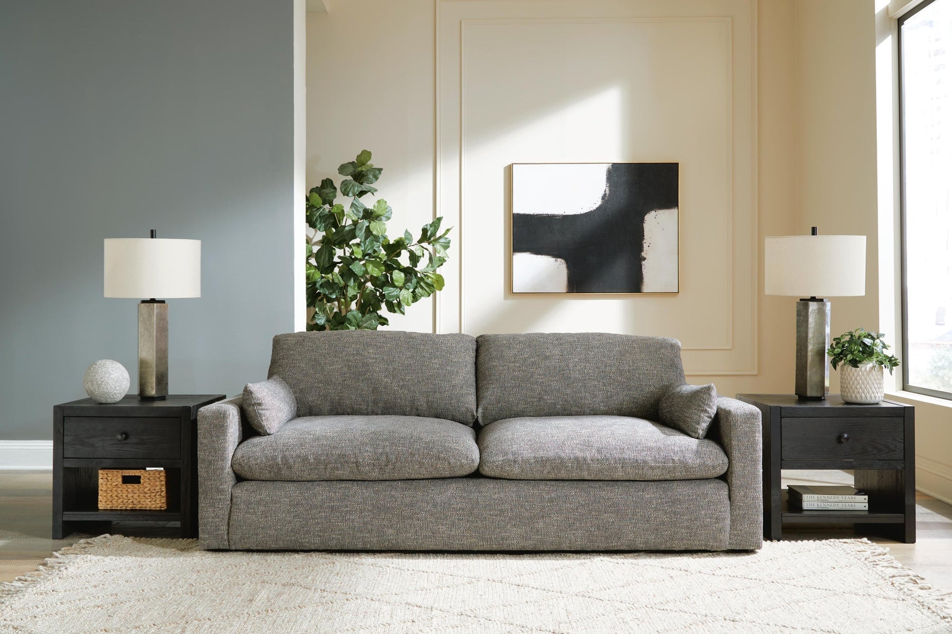 Dramatic Sofa Benchcraft®