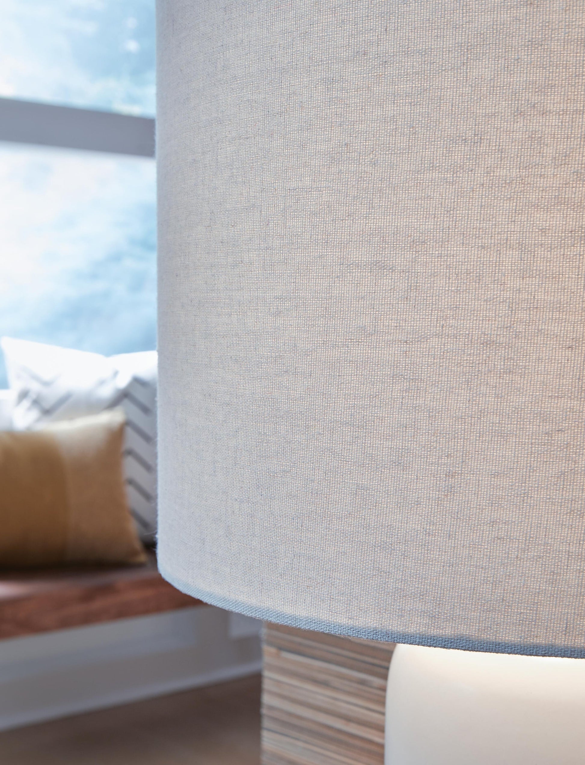 Lemrich Ceramic Table Lamp (1/CN) Signature Design by Ashley®