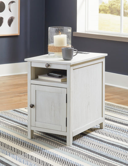 Treytown Chair Side End Table Signature Design by Ashley®