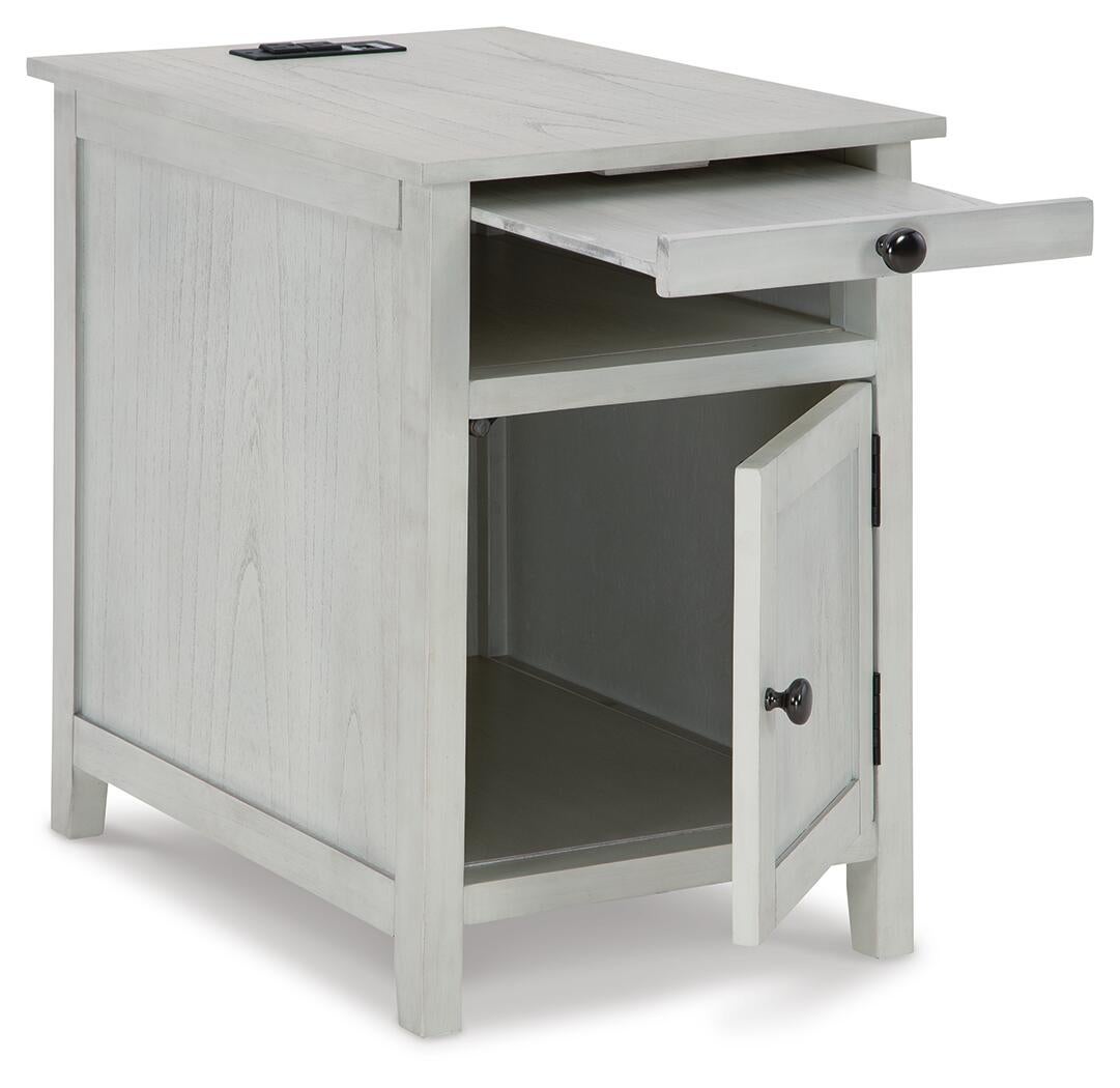 Treytown Chair Side End Table Signature Design by Ashley®