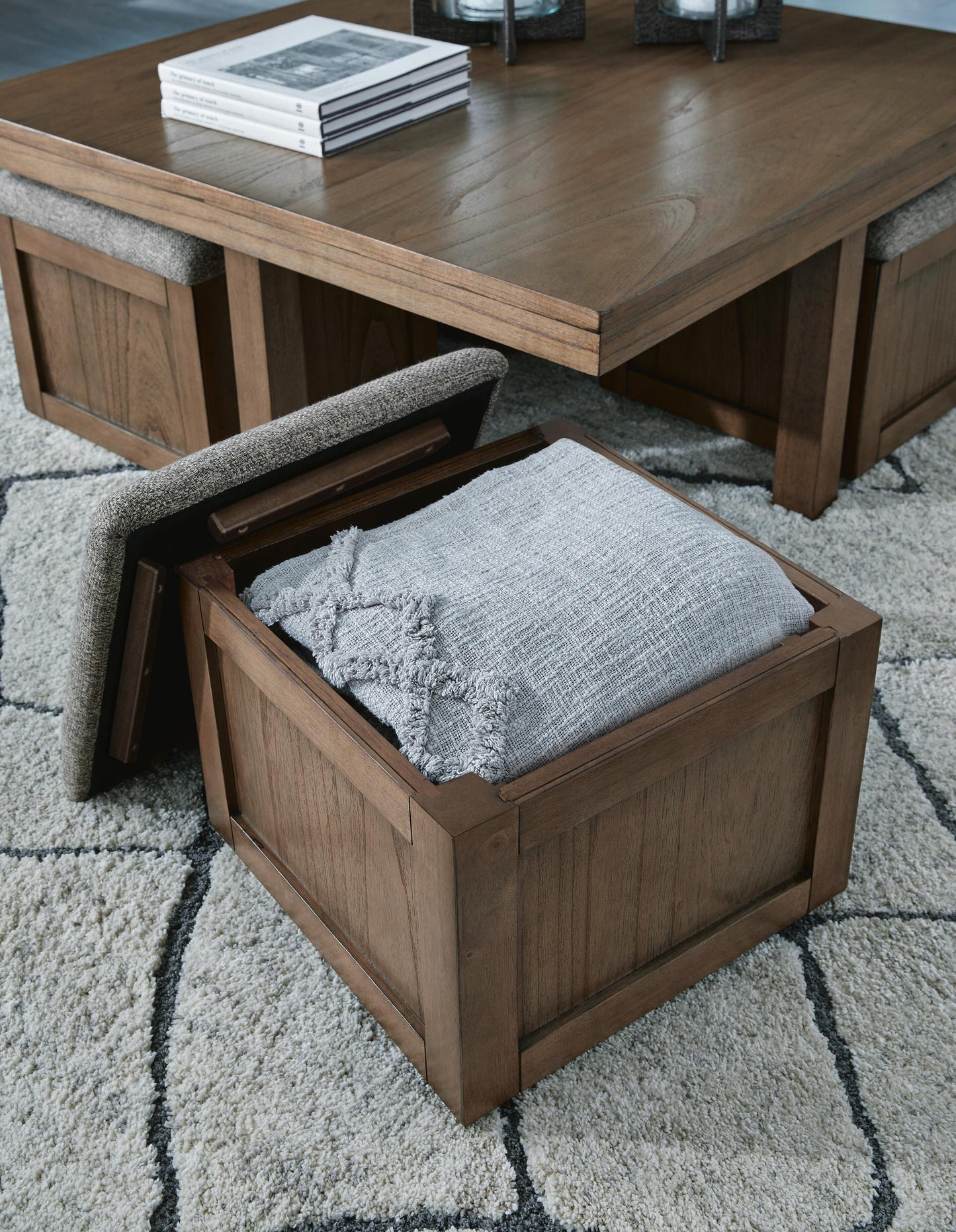 Boardernest Cocktail TBL w/4 Stools (5/CN) Signature Design by Ashley®