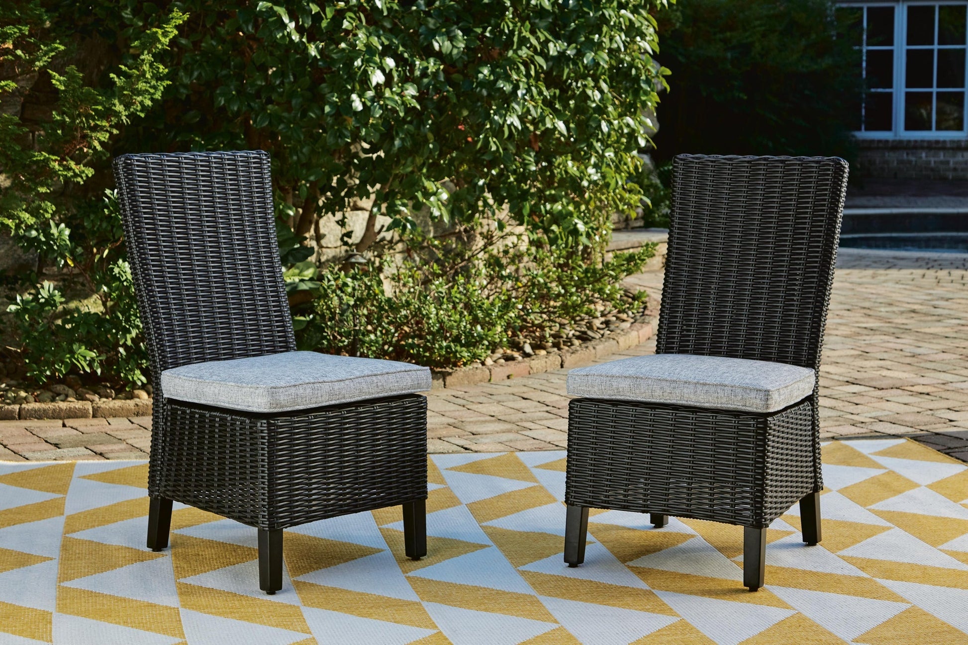Beachcroft Side Chair with Cushion (2/CN) Signature Design by Ashley®