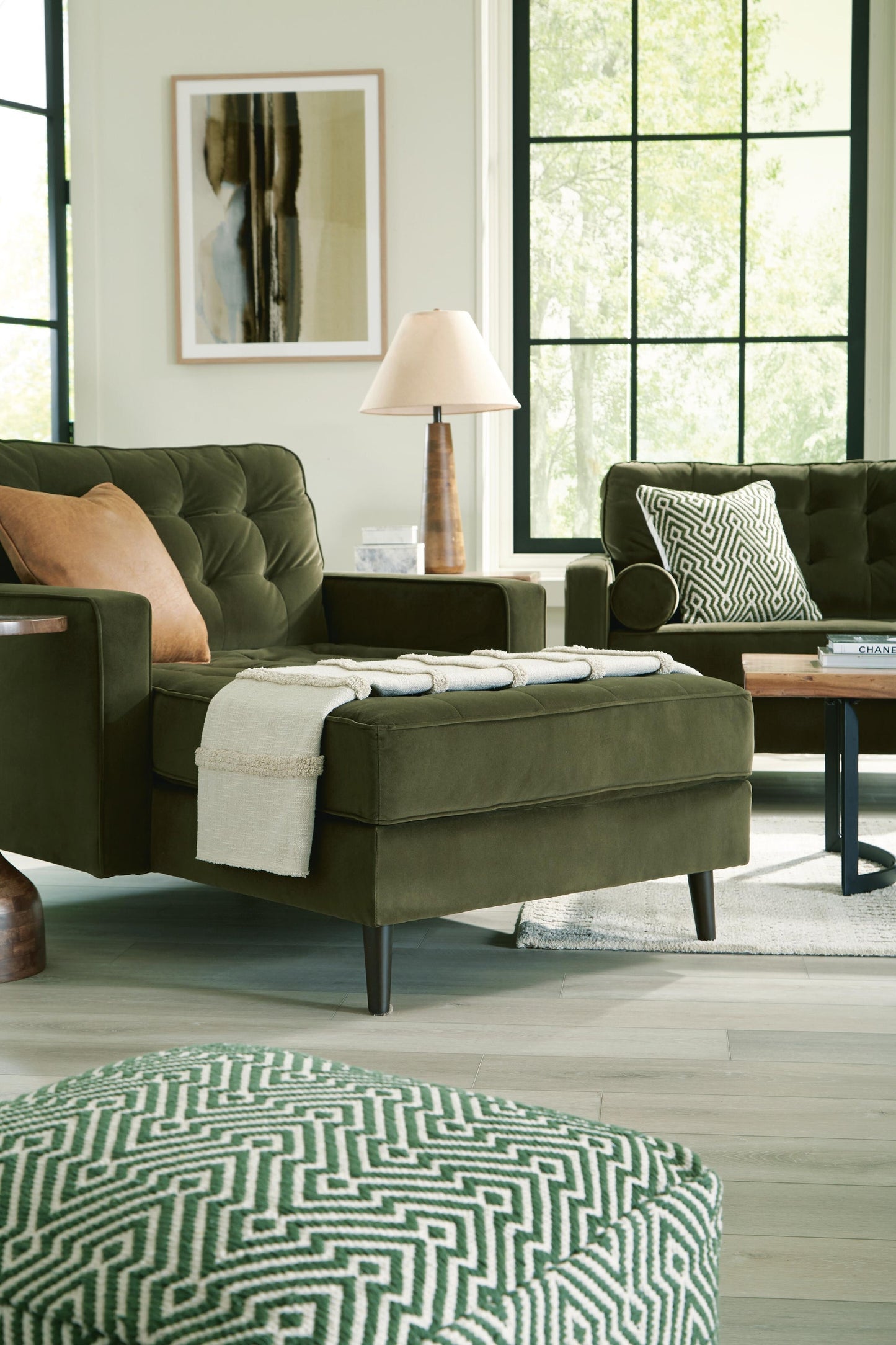 Reveon Lakes Chaise Ashley®