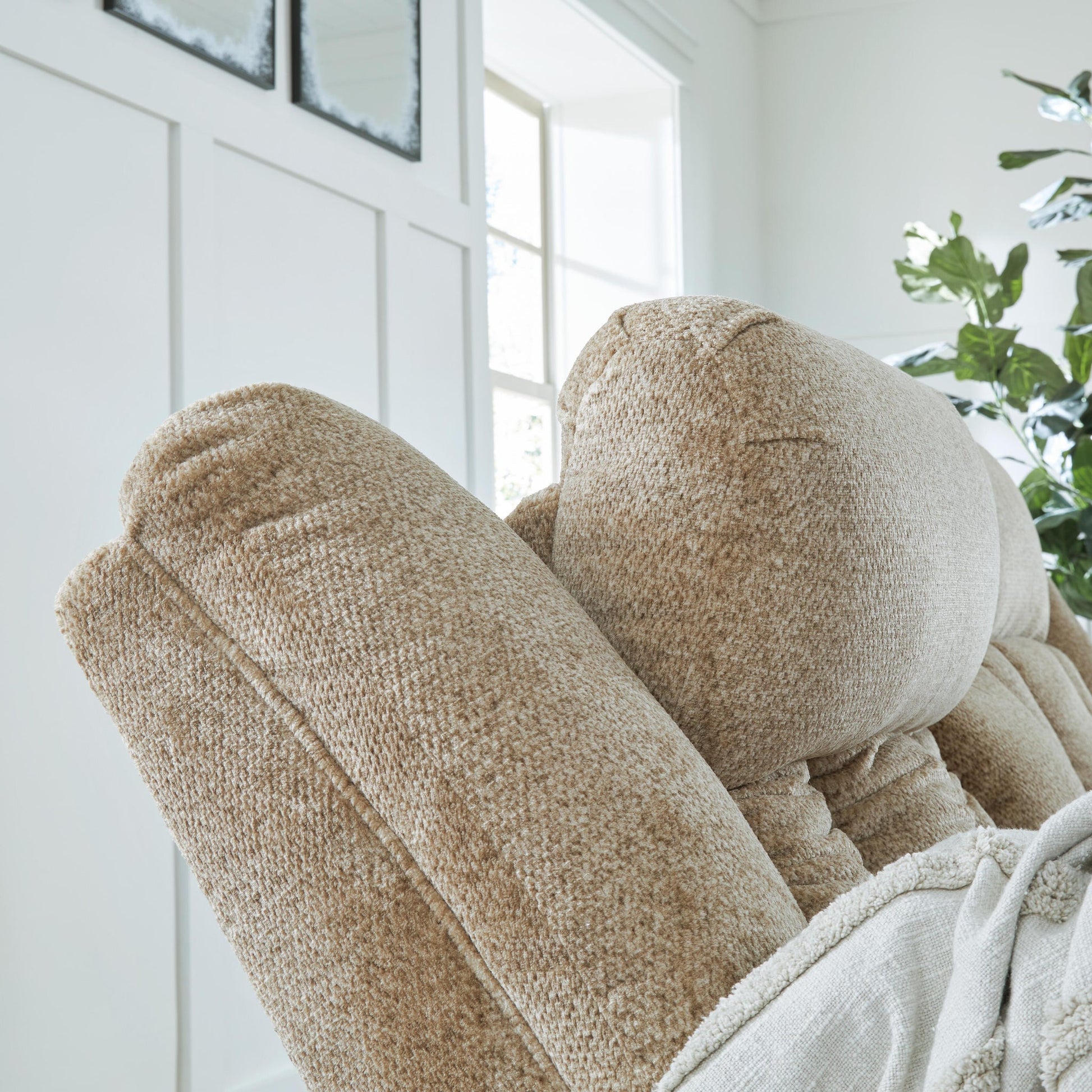 Tip-Off PWR REC Sofa with ADJ Headrest Signature Design by Ashley®