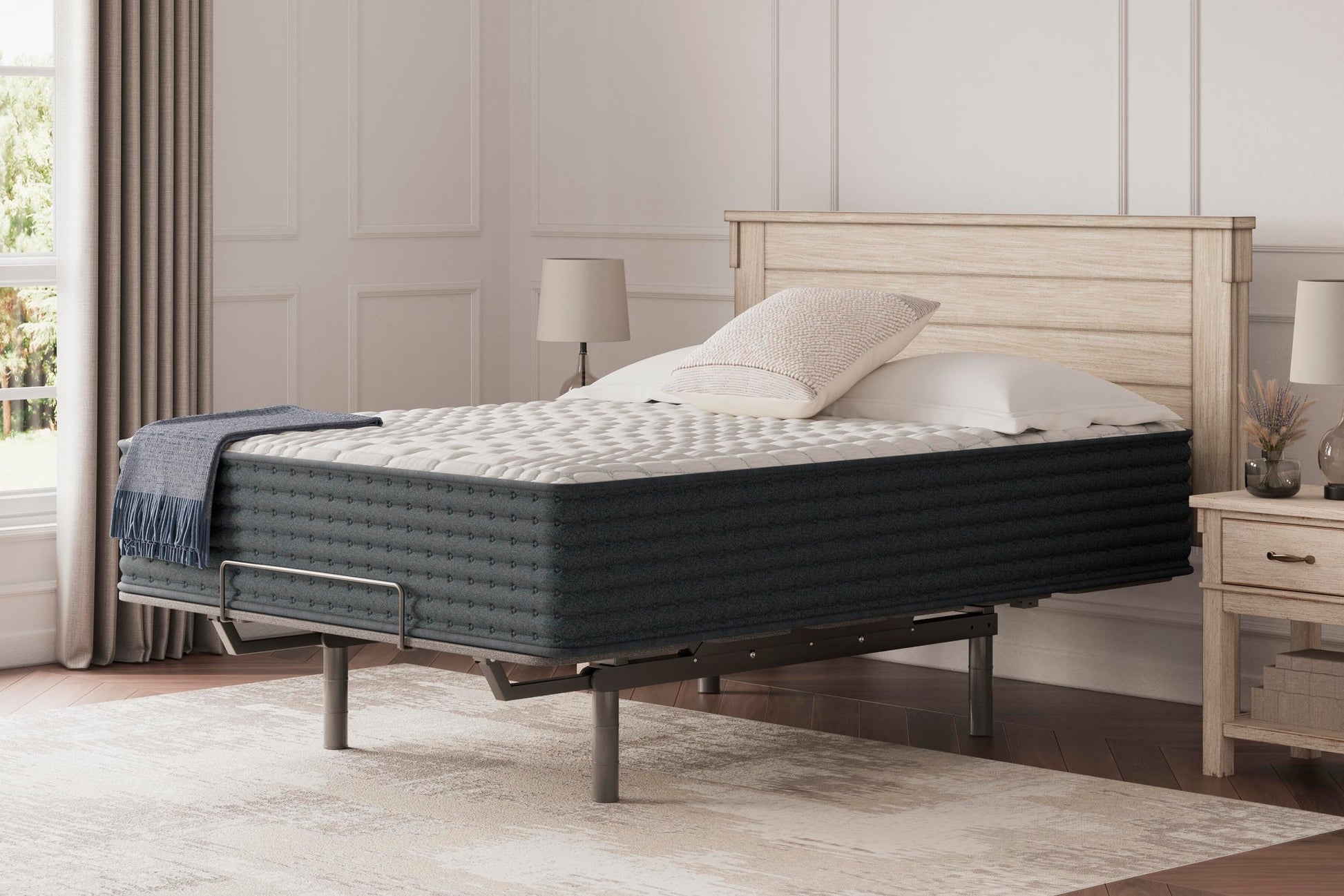 Hybrid 1300  Mattress Sierra Sleep® by Ashley