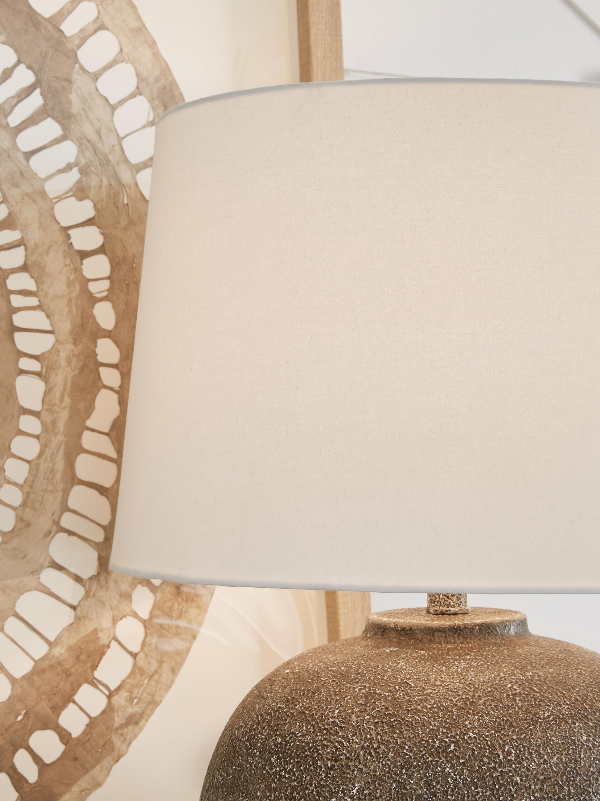 Neavesboro Metal Table Lamp (1/CN) Signature Design by Ashley®